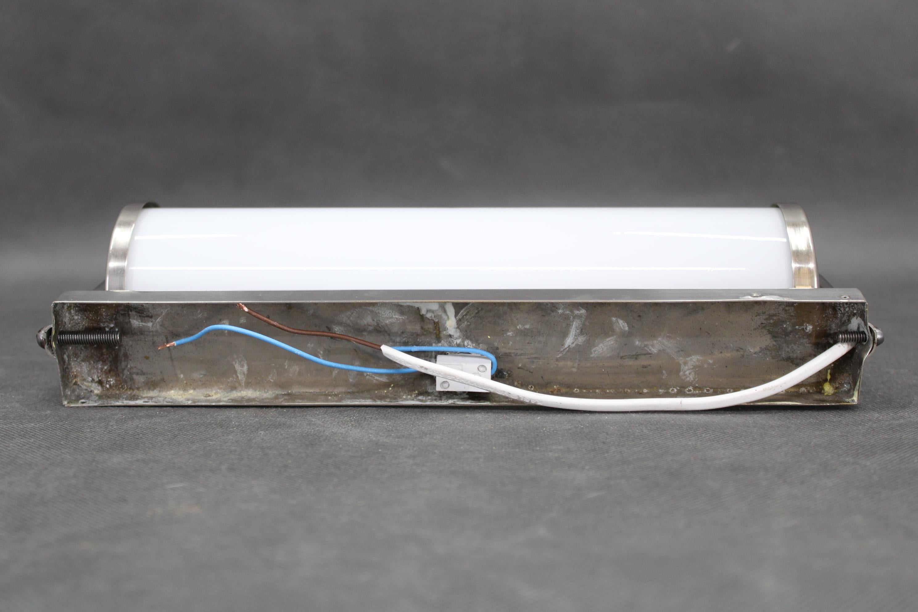 Aplique Tubular Bauhaus 1930, Cromo y Cristal Crema, Checoslovaquia en venta 1