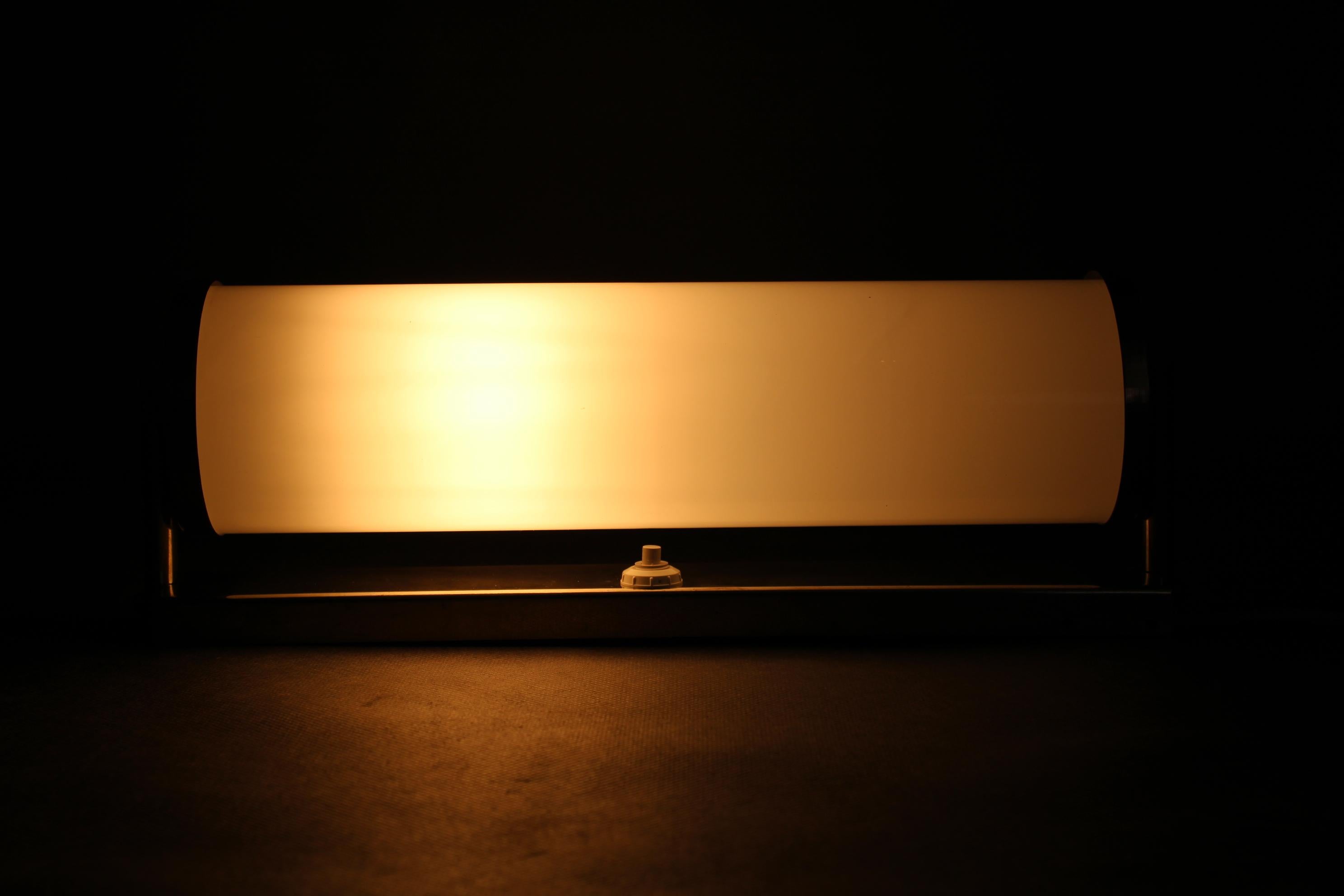 Aplique Tubular Bauhaus 1930, Cromo y Cristal Crema, Checoslovaquia en venta 3