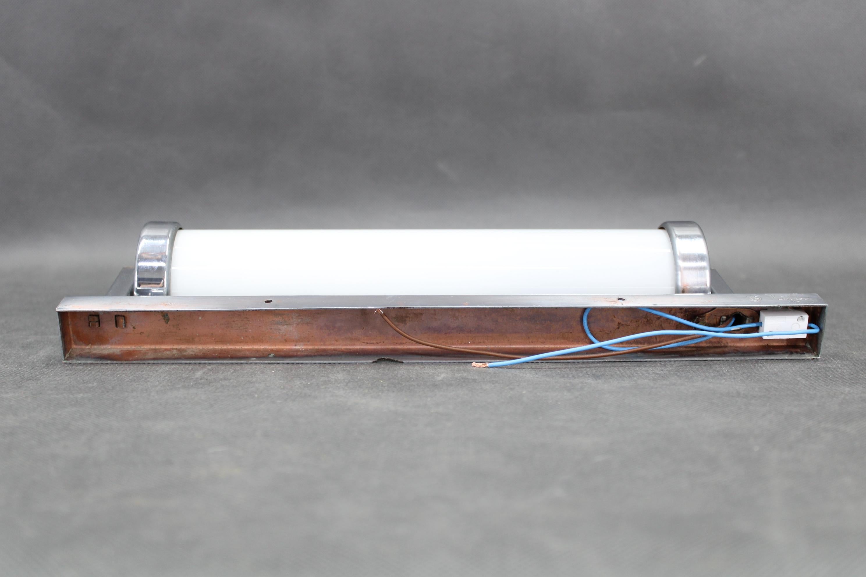 Applique tubulaire Bauhaus des années 1930, chrome et verre crème, Tchécoslovaquie en vente 2