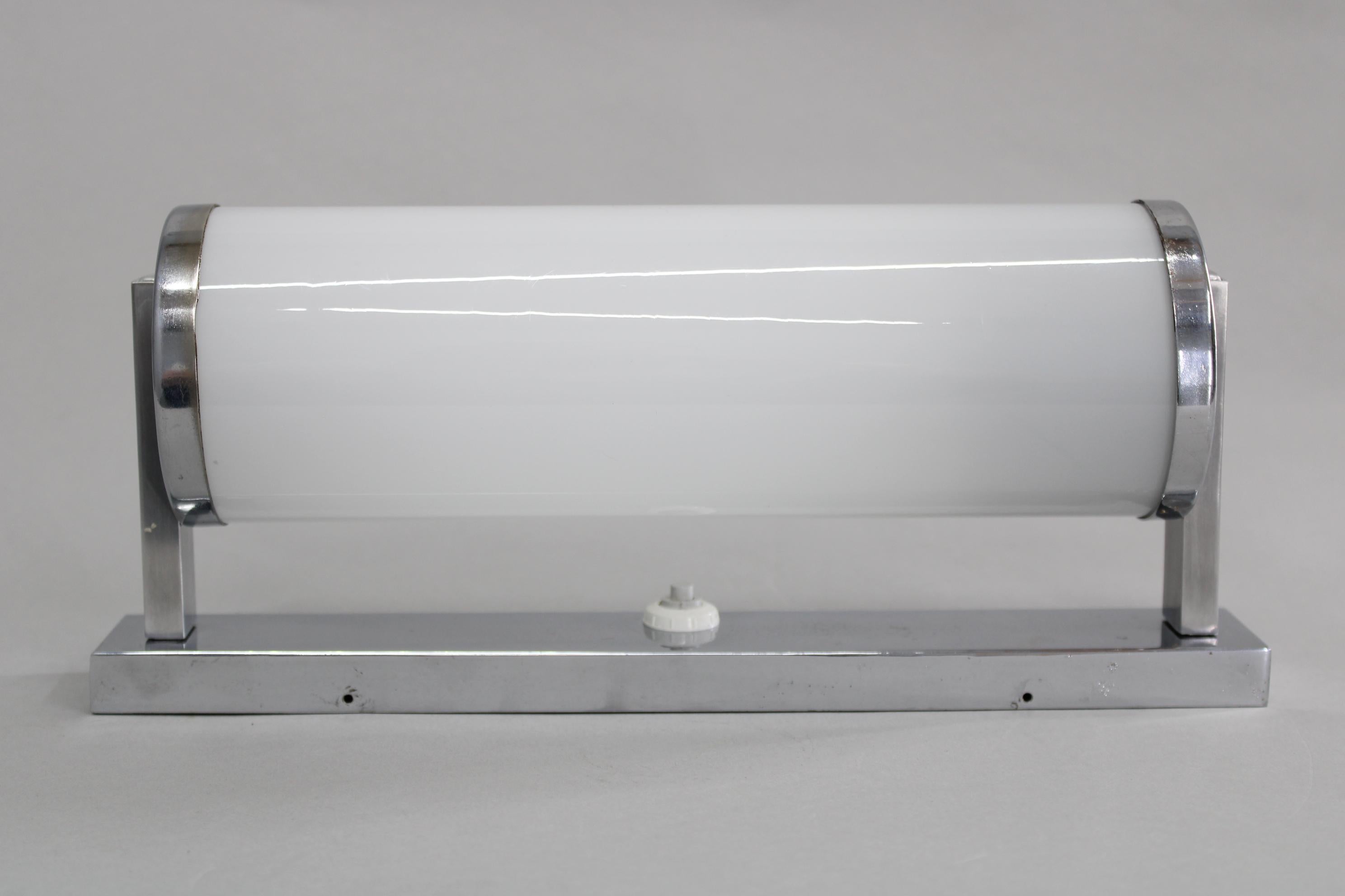 Aplique Tubular Bauhaus de 1930, Cromo y Cristal, Checoslovaquia en Bueno estado para la venta en Praha, CZ