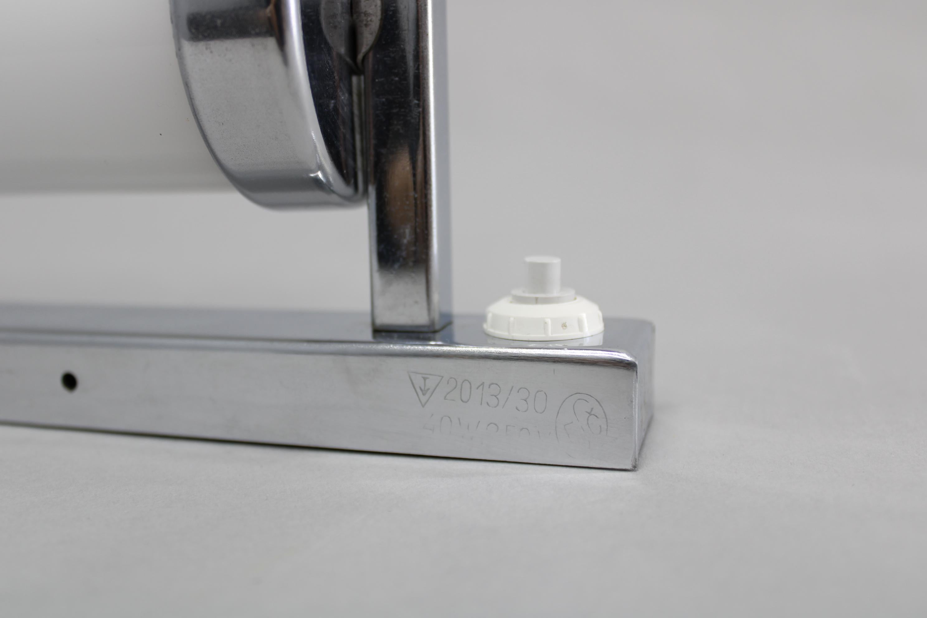 1930s Bauhaus Tubular Wall Light, Chrome & Glass, Czechoslovakia In Good Condition For Sale In Praha, CZ