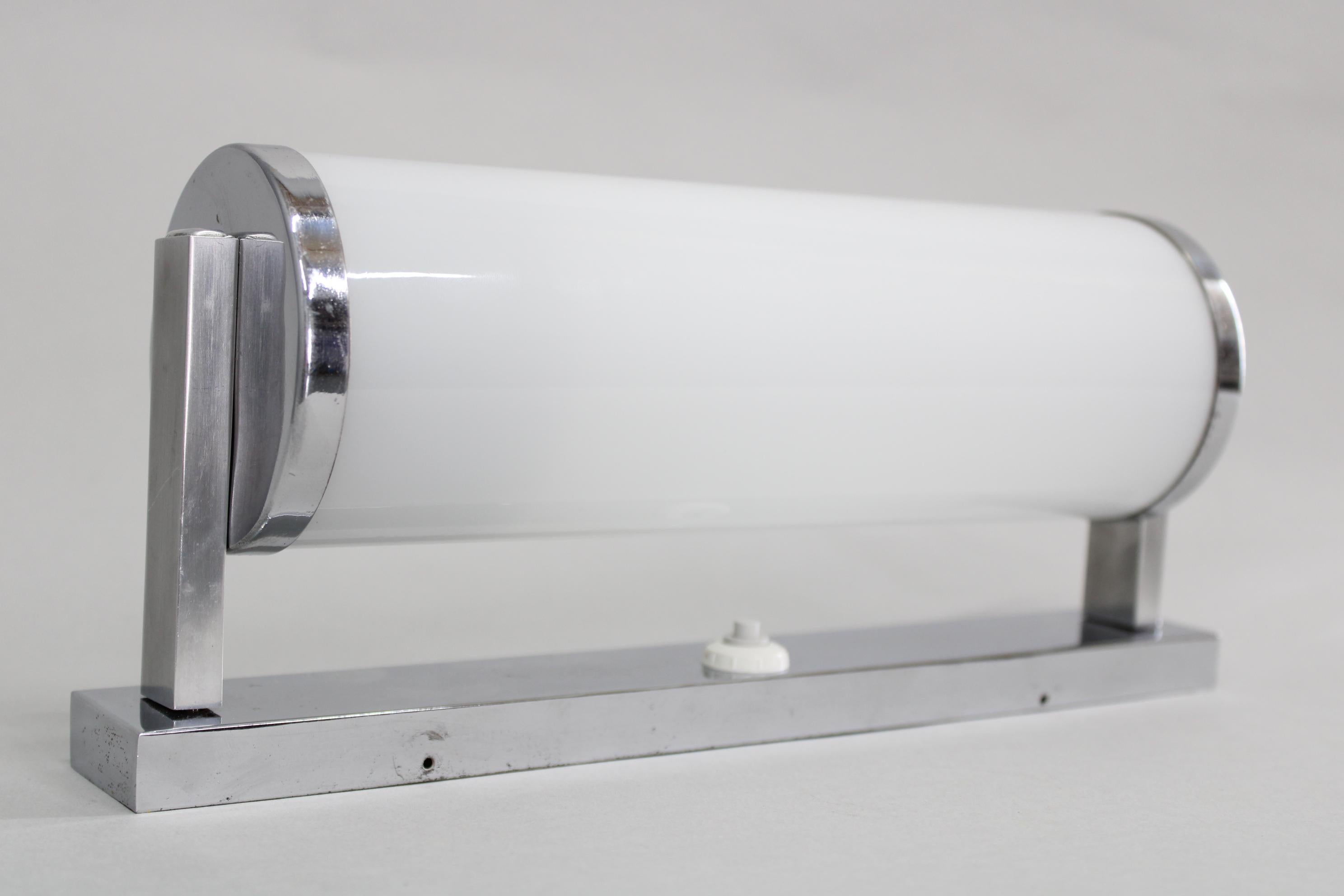 Aplique Tubular Bauhaus de 1930, Cromo y Cristal, Checoslovaquia mediados del siglo XX en venta