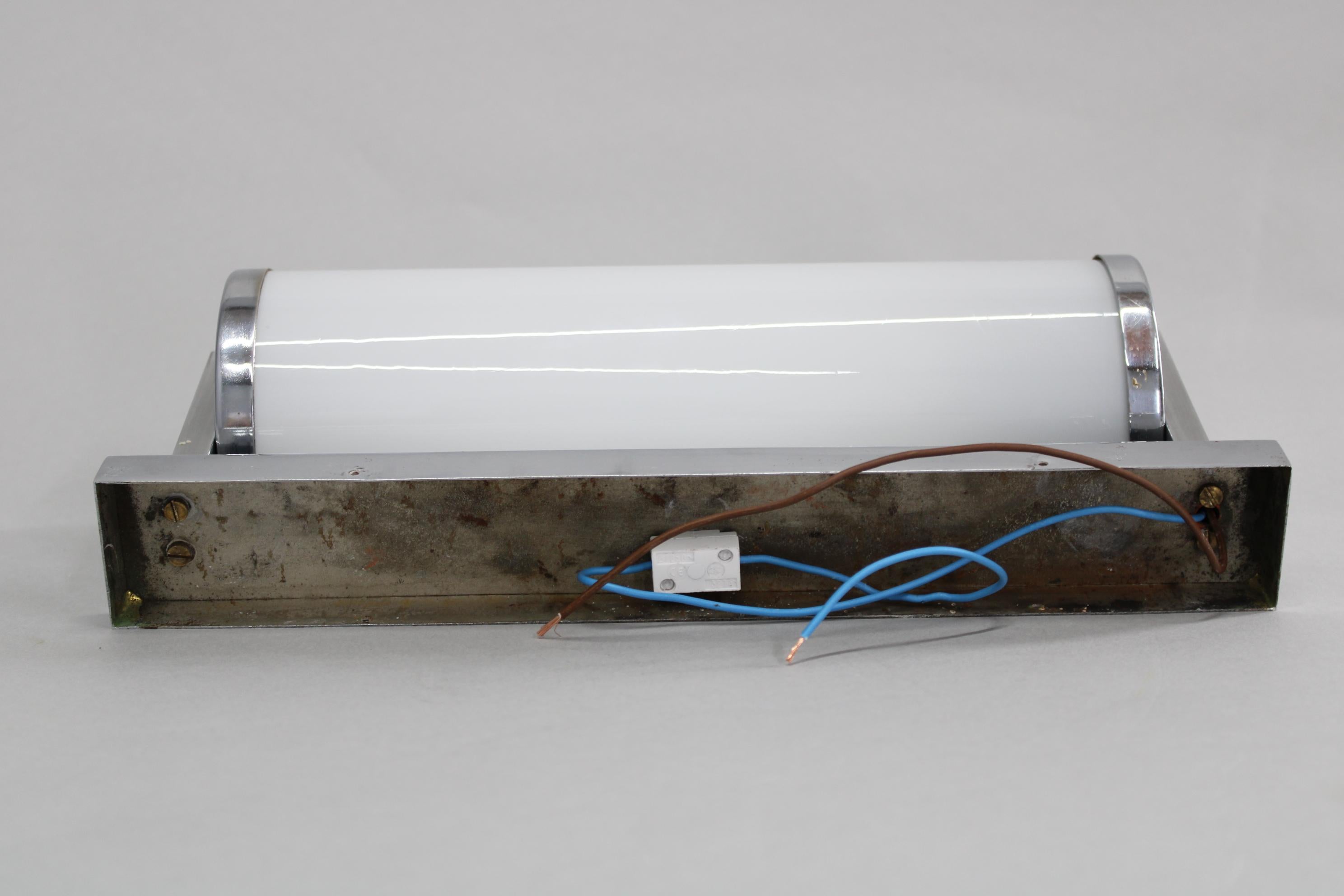 Aplique Tubular Bauhaus de 1930, Cromo y Cristal, Checoslovaquia en venta 2