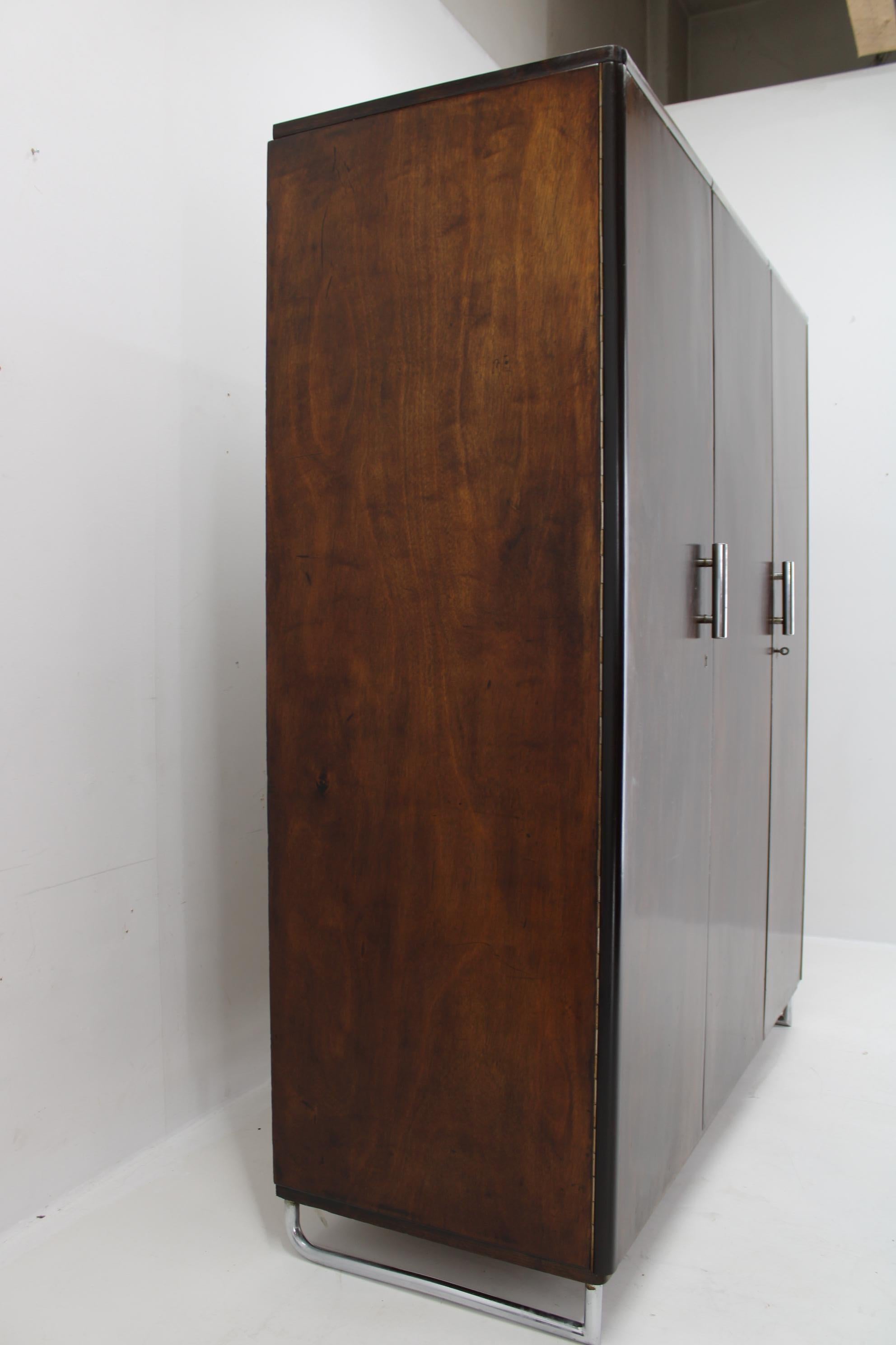 Bauhaus-Kleiderschrank von Vichr & Spol, Tschechoslowakei, 1930er Jahre (Tschechisch)