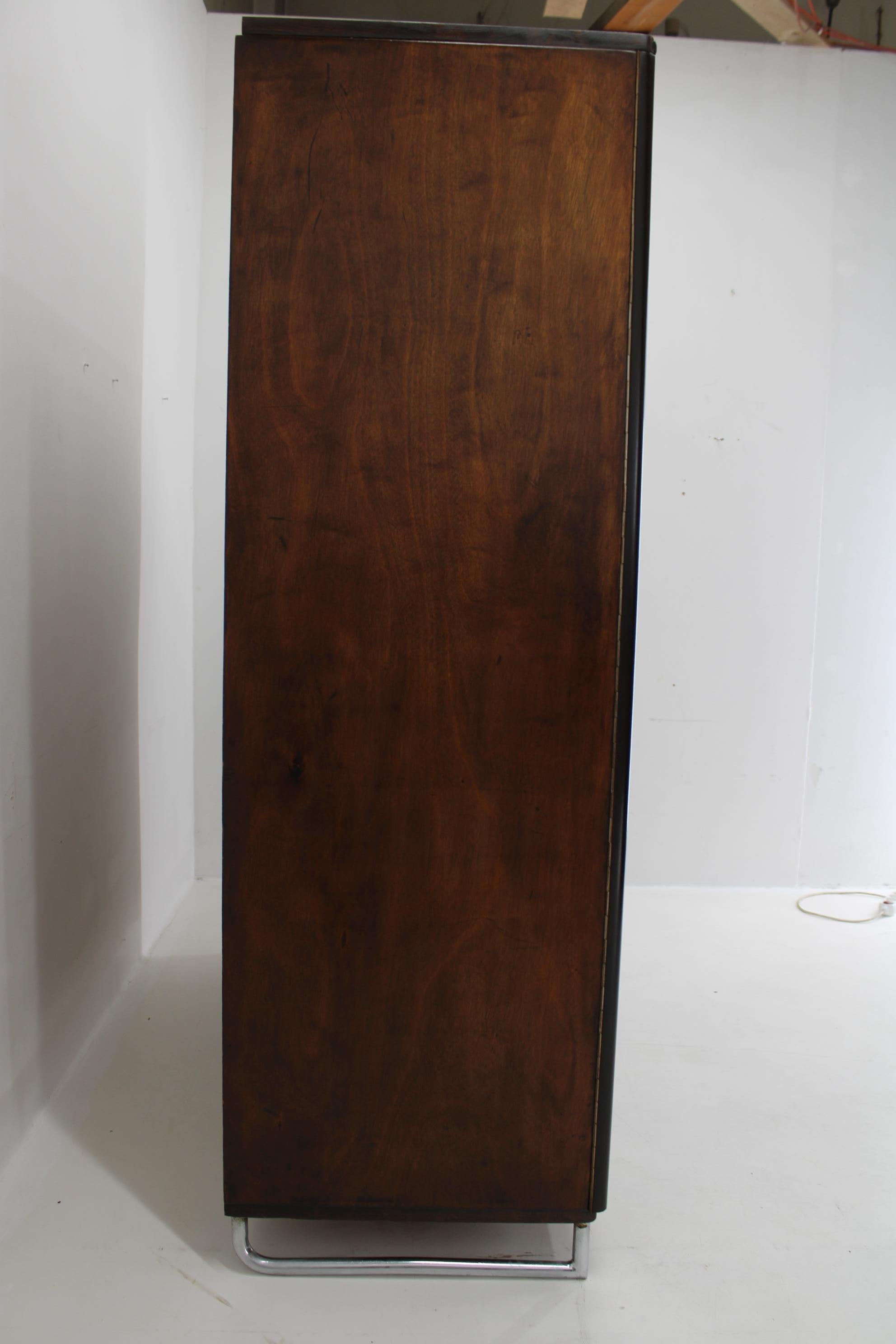 Bauhaus-Kleiderschrank von Vichr & Spol, Tschechoslowakei, 1930er Jahre im Zustand „Gut“ in Praha, CZ