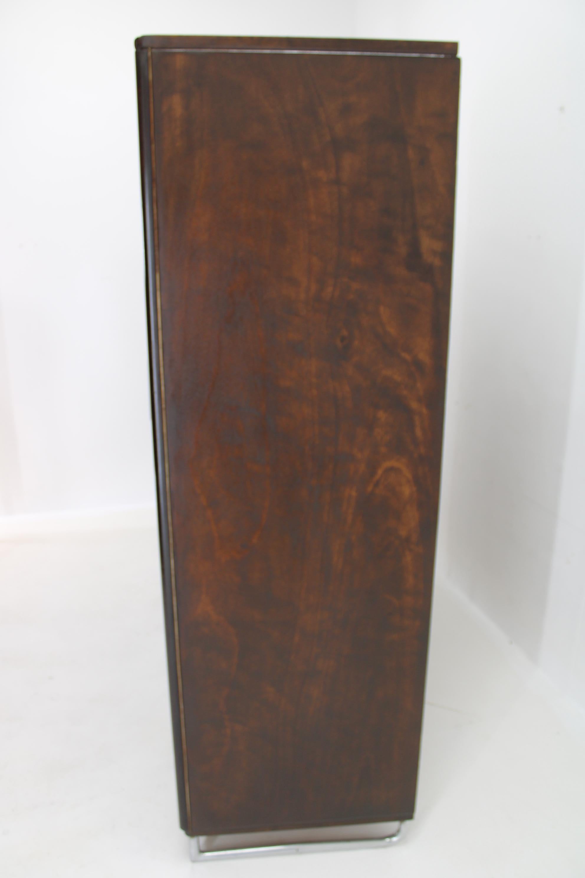 Bauhaus-Kleiderschrank von Vichr & Spol, Tschechoslowakei, 1930er Jahre (Holz)