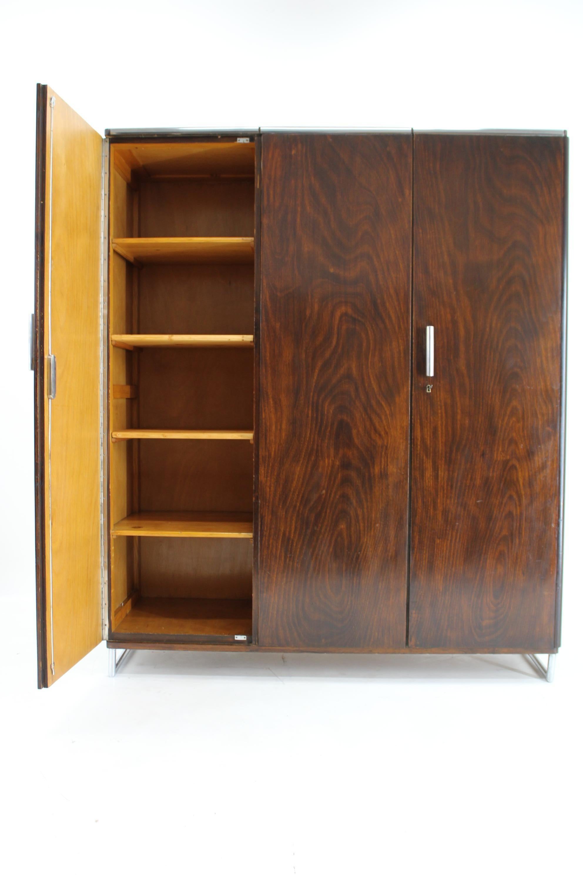 Bauhaus-Kleiderschrank von Vichr & Spol, Tschechoslowakei, 1930er Jahre 1