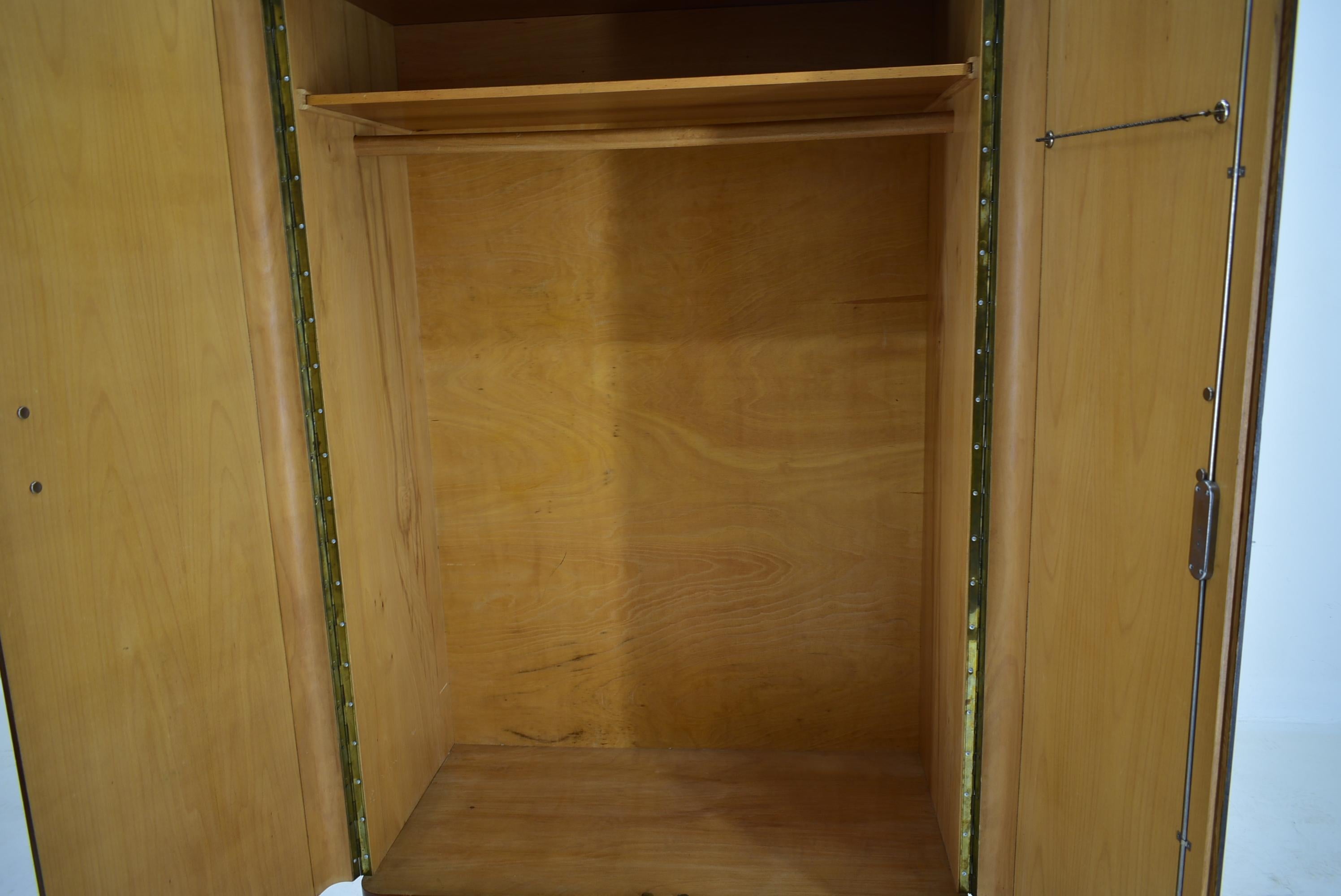 1930s  Bauhaus Wardrobe in Walnut, Czechoslovakia For Sale 5