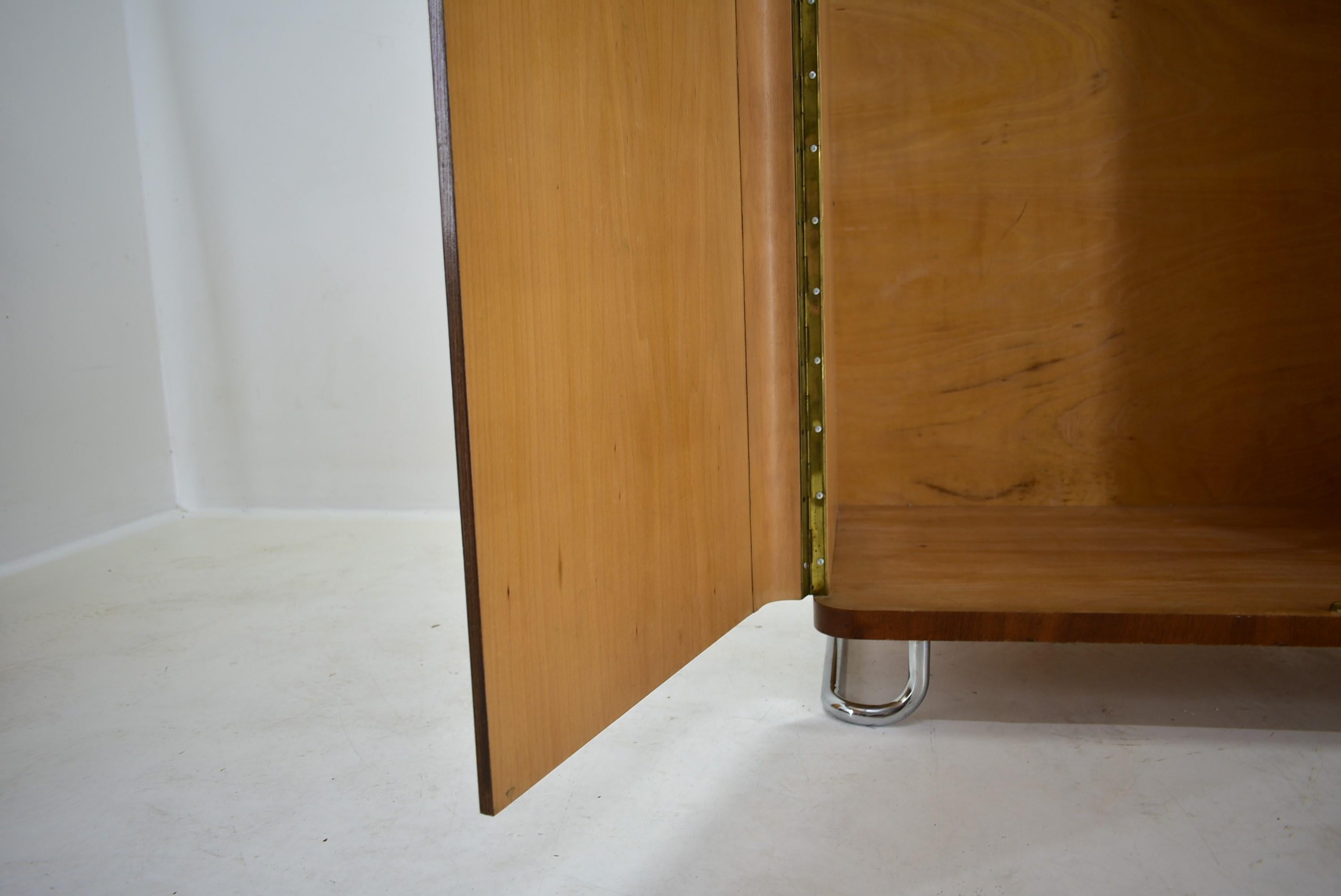 1930s  Bauhaus Wardrobe in Walnut, Czechoslovakia For Sale 7