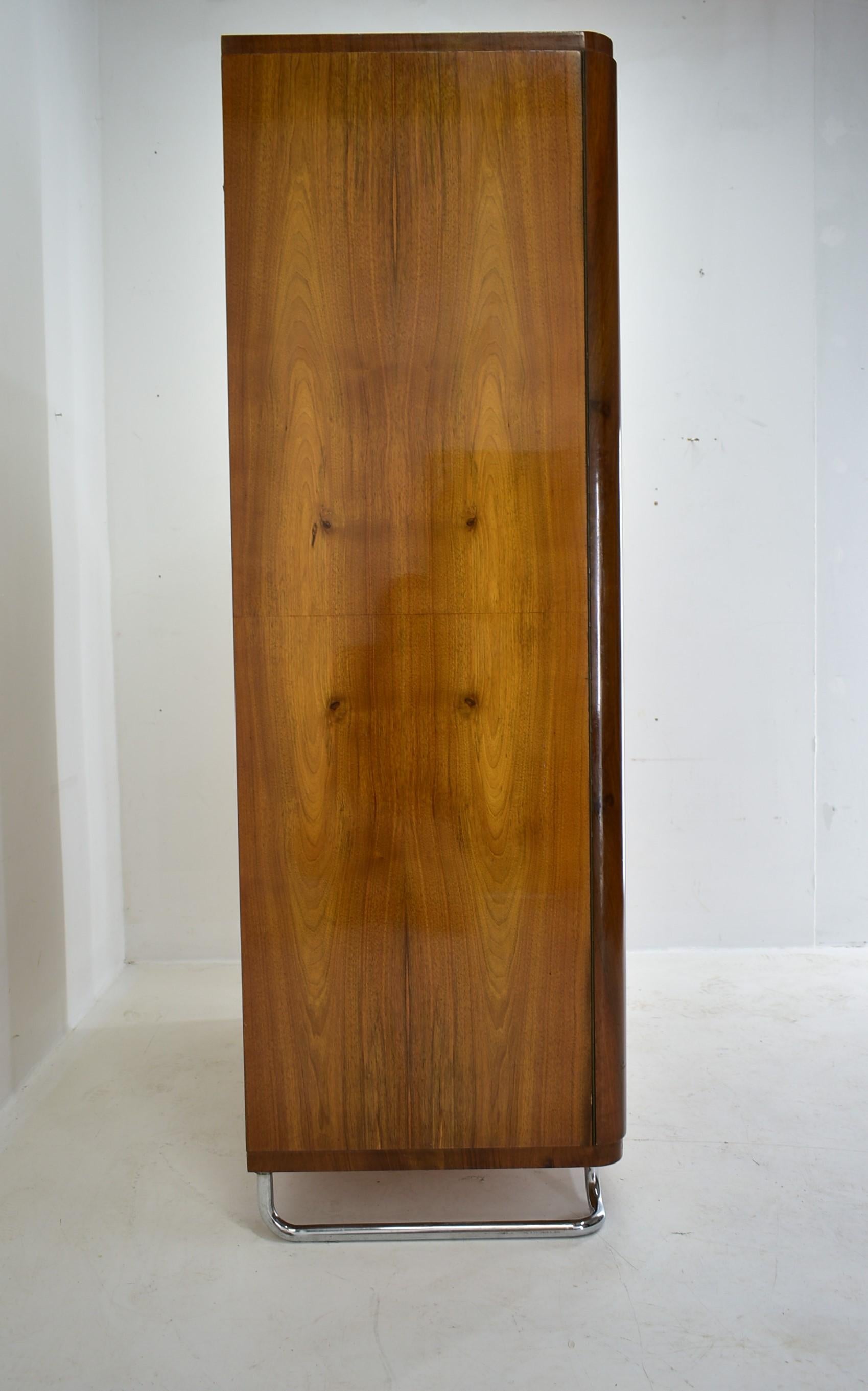 1930s  Bauhaus Wardrobe in Walnut, Czechoslovakia For Sale 9