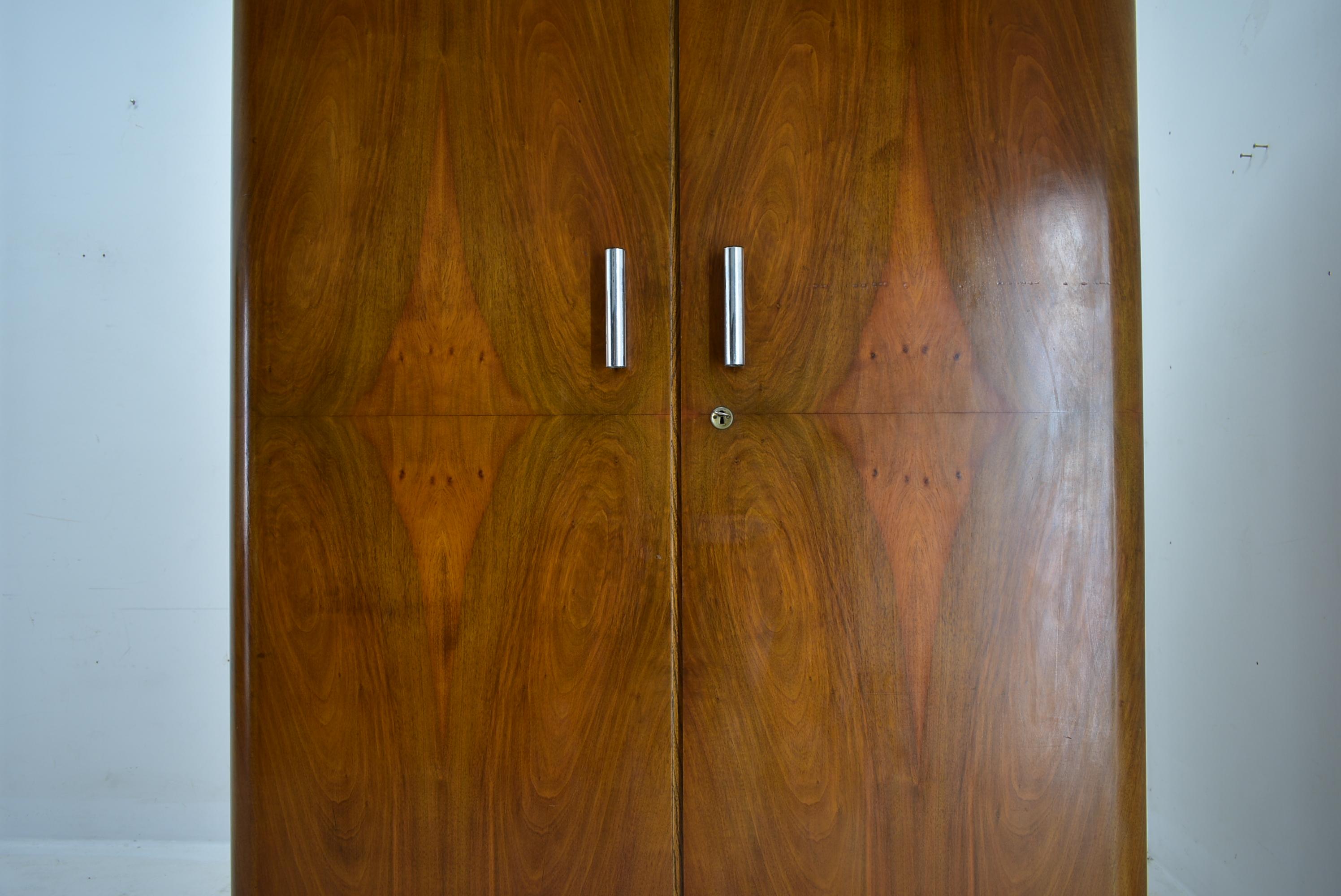 1930s  Bauhaus Wardrobe in Walnut, Czechoslovakia For Sale 12