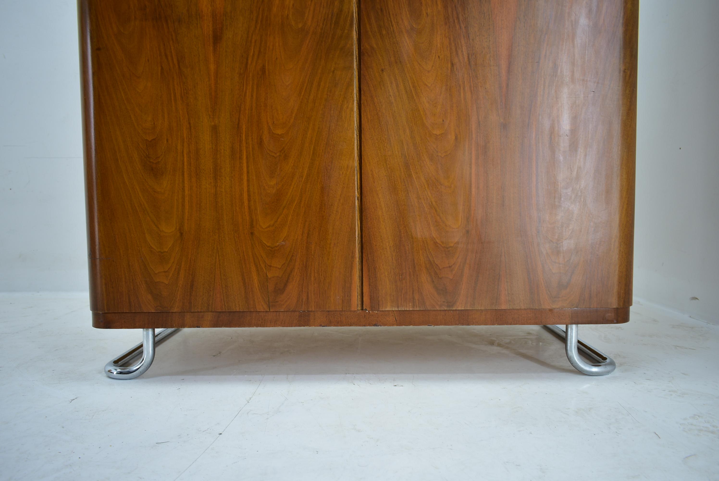 1930s  Bauhaus Wardrobe in Walnut, Czechoslovakia For Sale 13