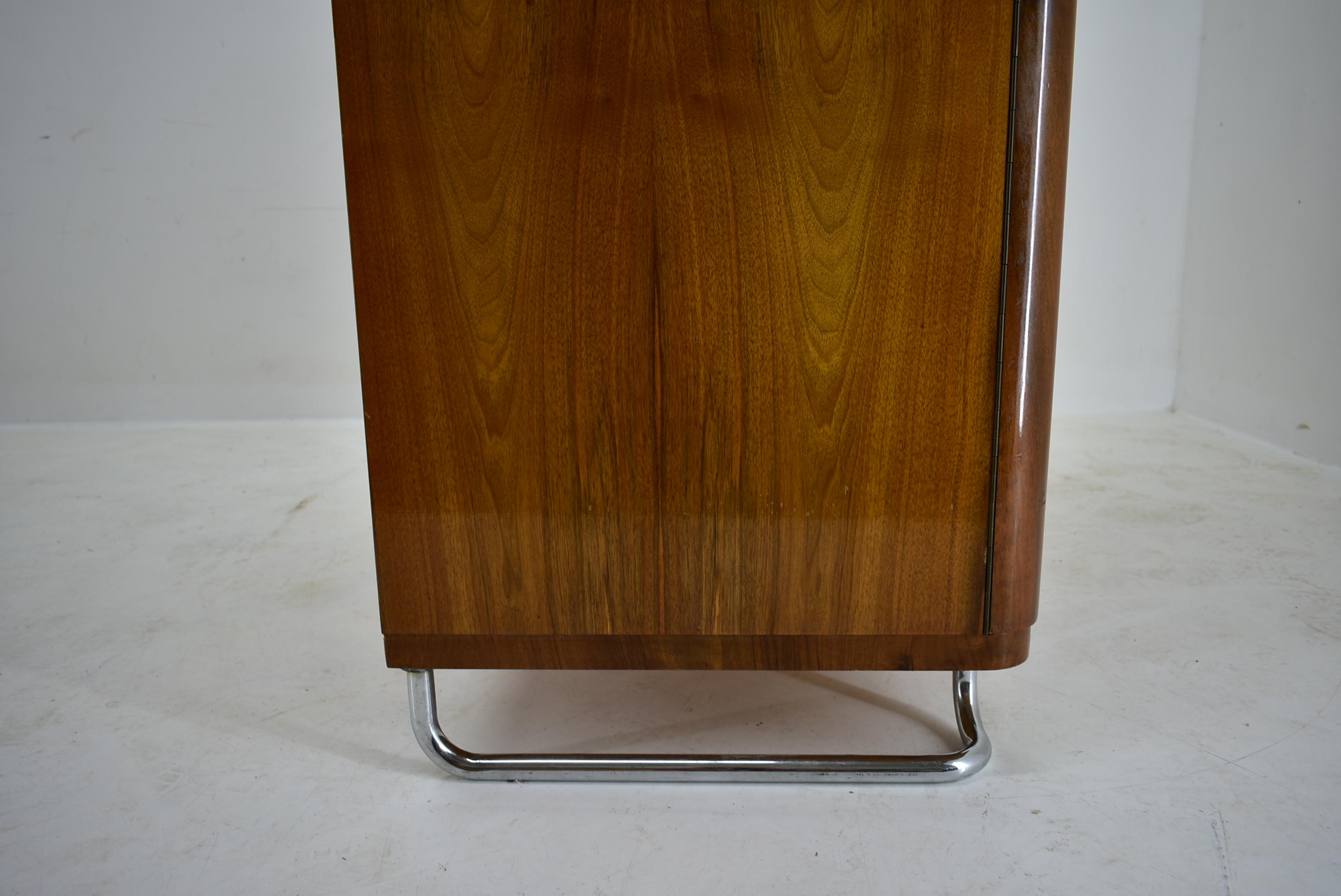 1930s  Bauhaus Wardrobe in Walnut, Czechoslovakia For Sale 14