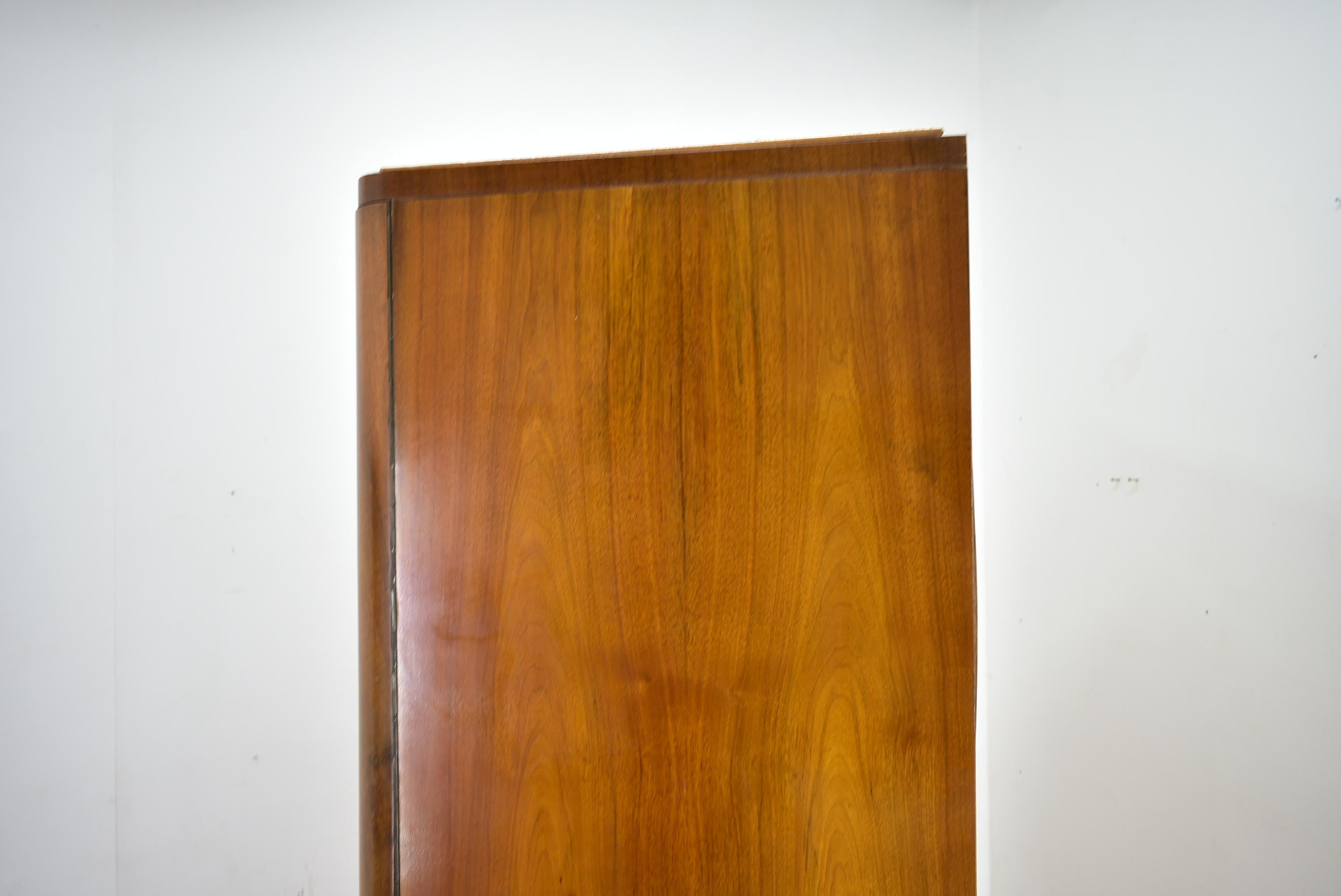 1930s  Bauhaus Wardrobe in Walnut, Czechoslovakia For Sale 1
