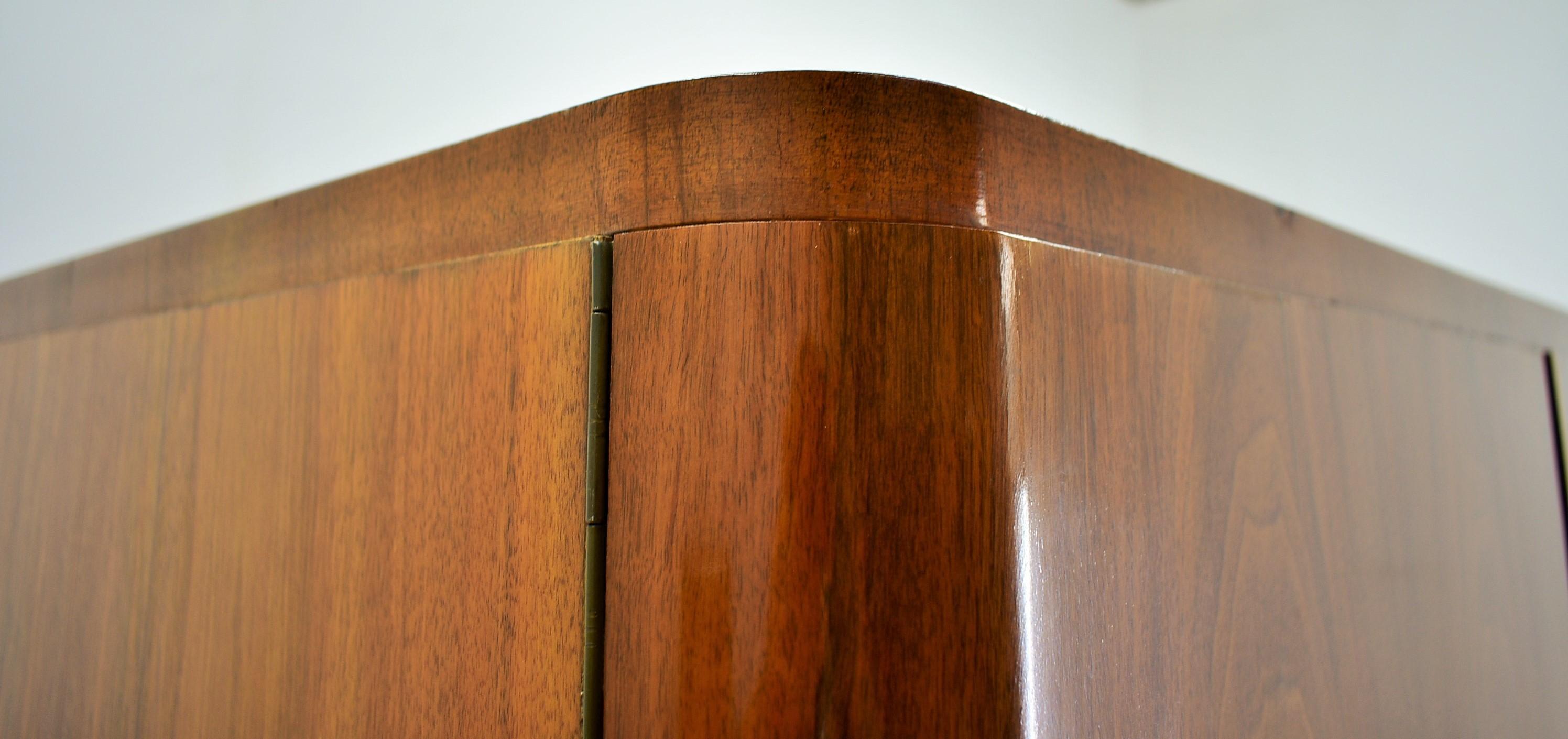 1930s  Bauhaus Wardrobe in Walnut, Czechoslovakia For Sale 4