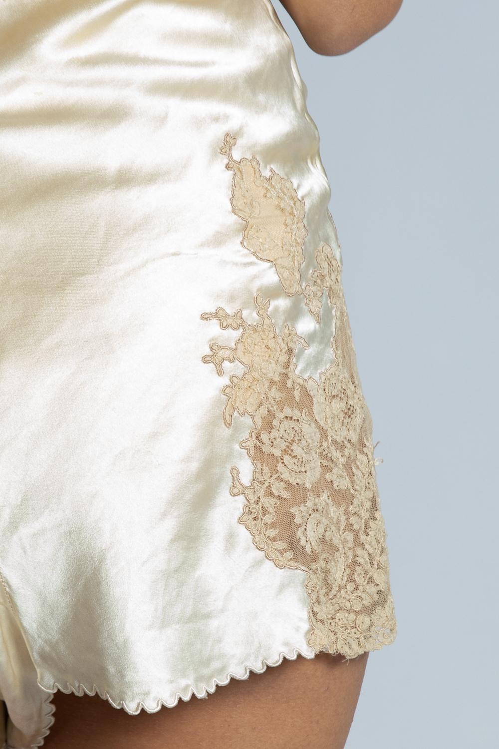 1930S Beige Bias Cut Silk Charmeuse  Tap Short Knickers With Exceptional Chanti For Sale 2