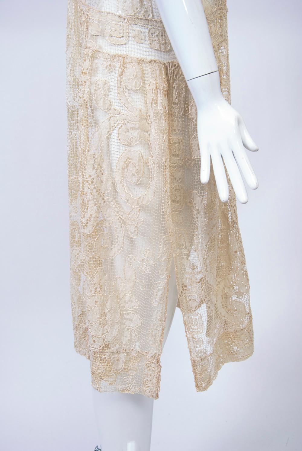 1930s Beige Lace Dress In Good Condition For Sale In Alford, MA