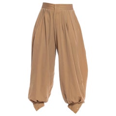 Gabardine en laine beige des années 1930  Pantalon de théâtre volumineux pour hommes d'Hollywood