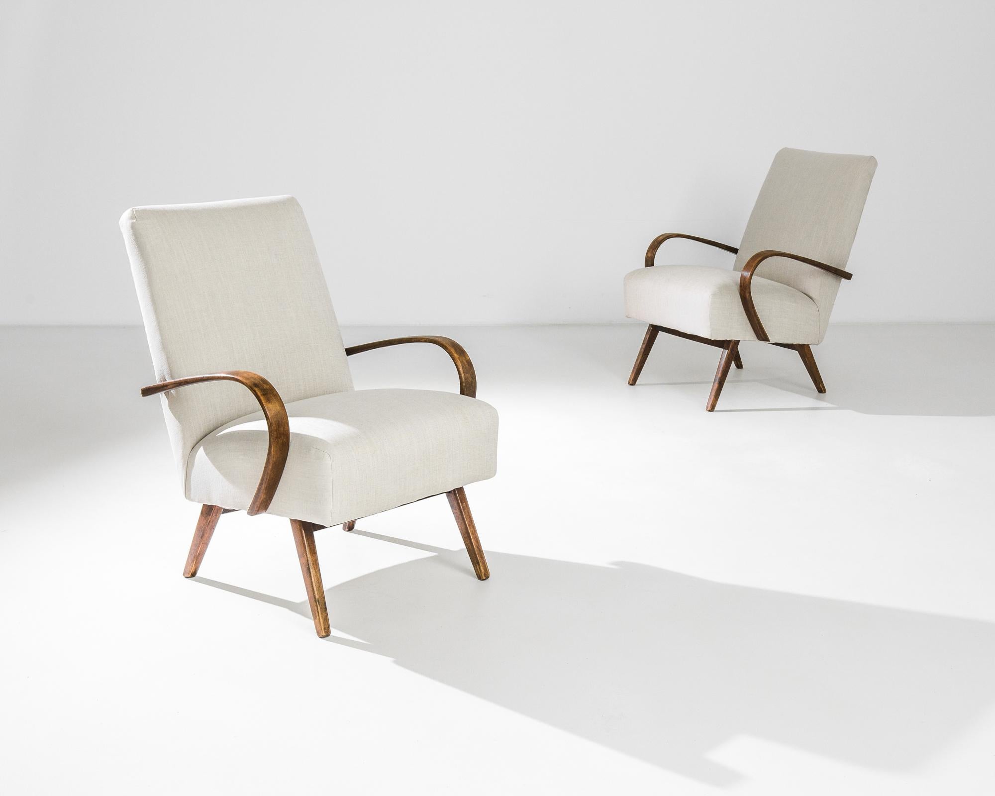 1930s Bentwood Lounge Chairs by Jindrich Halabala, a Pair In Good Condition In High Point, NC