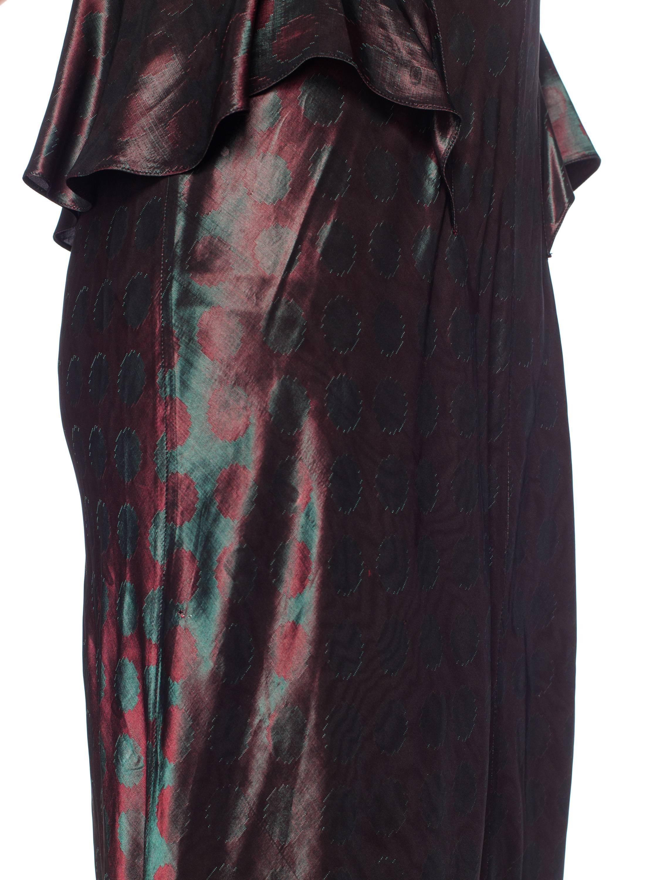 1930S Cranberry Red & Green Silk Taffeta Jacquard Haute Couture Gown With Peplu In Excellent Condition For Sale In New York, NY