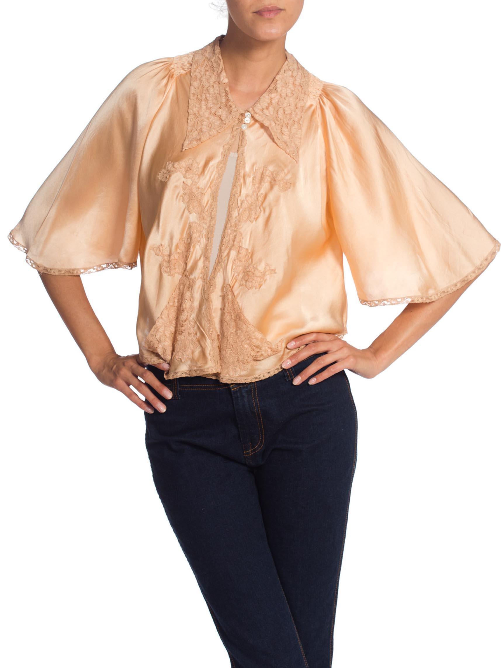 1930s Bias Cut Silk & Lace Bed Jacket In Good Condition In New York, NY