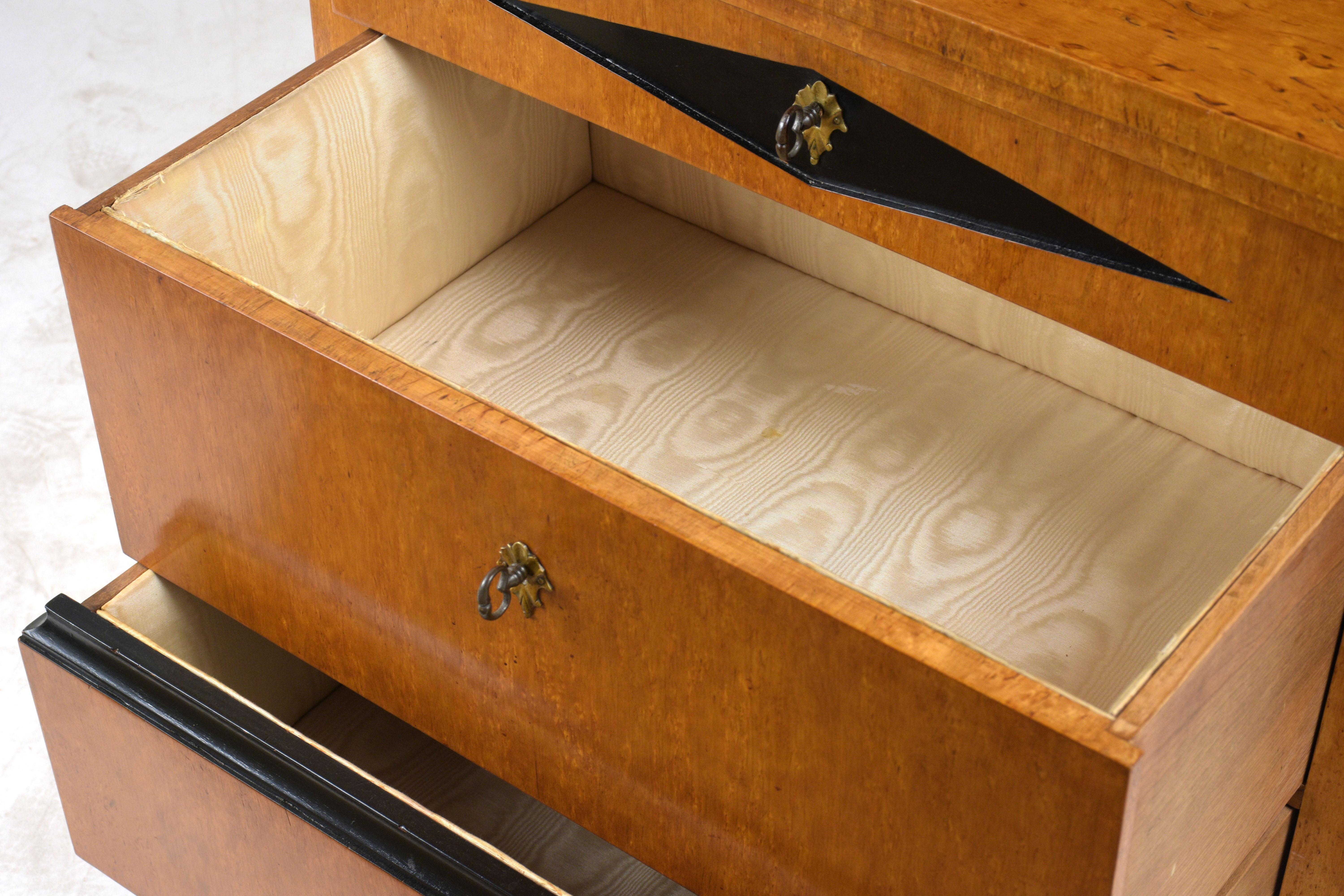 1930s Biedermeier Chest of Drawers 2