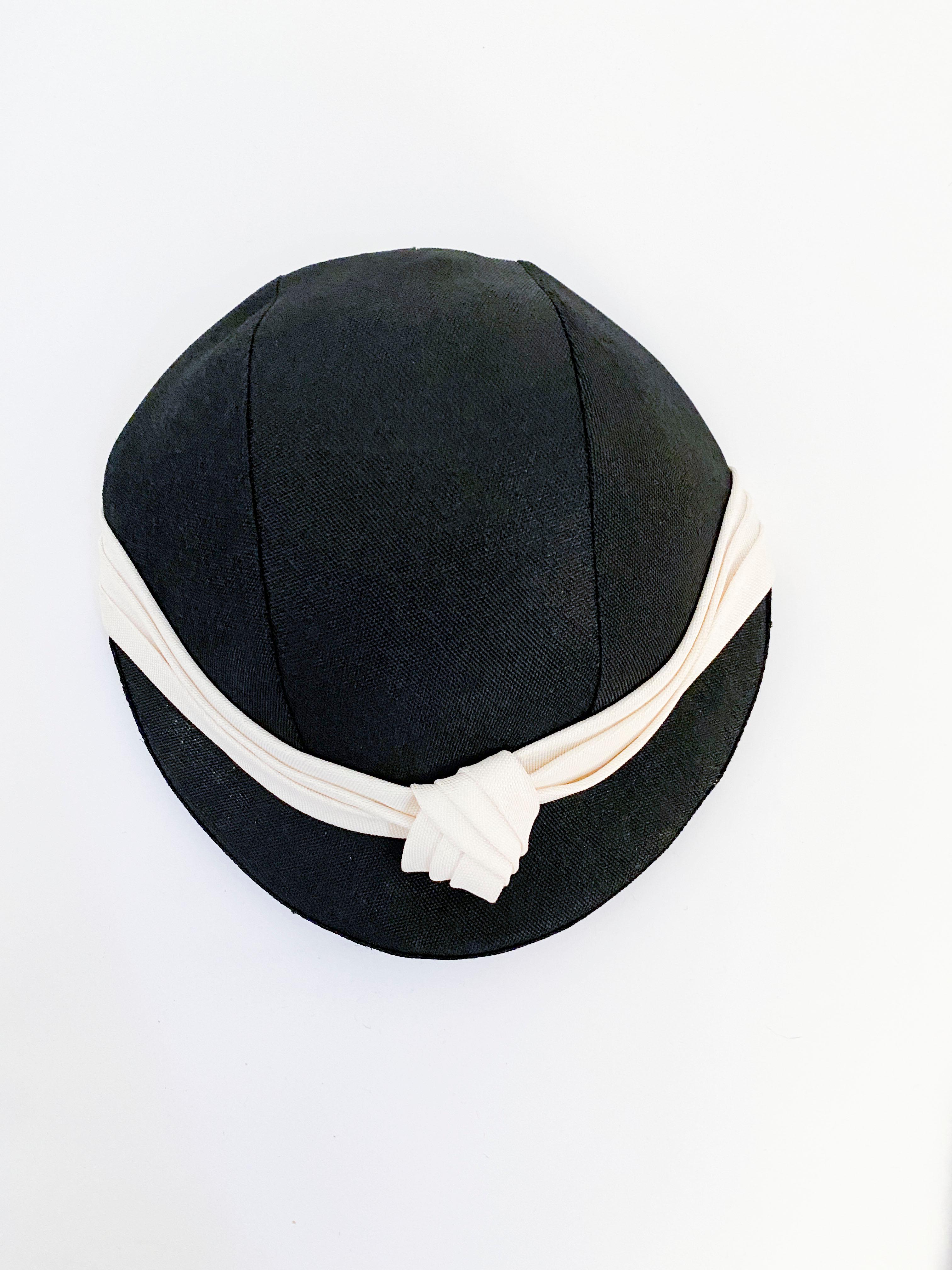 Chapeau de jour noir et blanc des années 1930 Bon état - En vente à San Francisco, CA