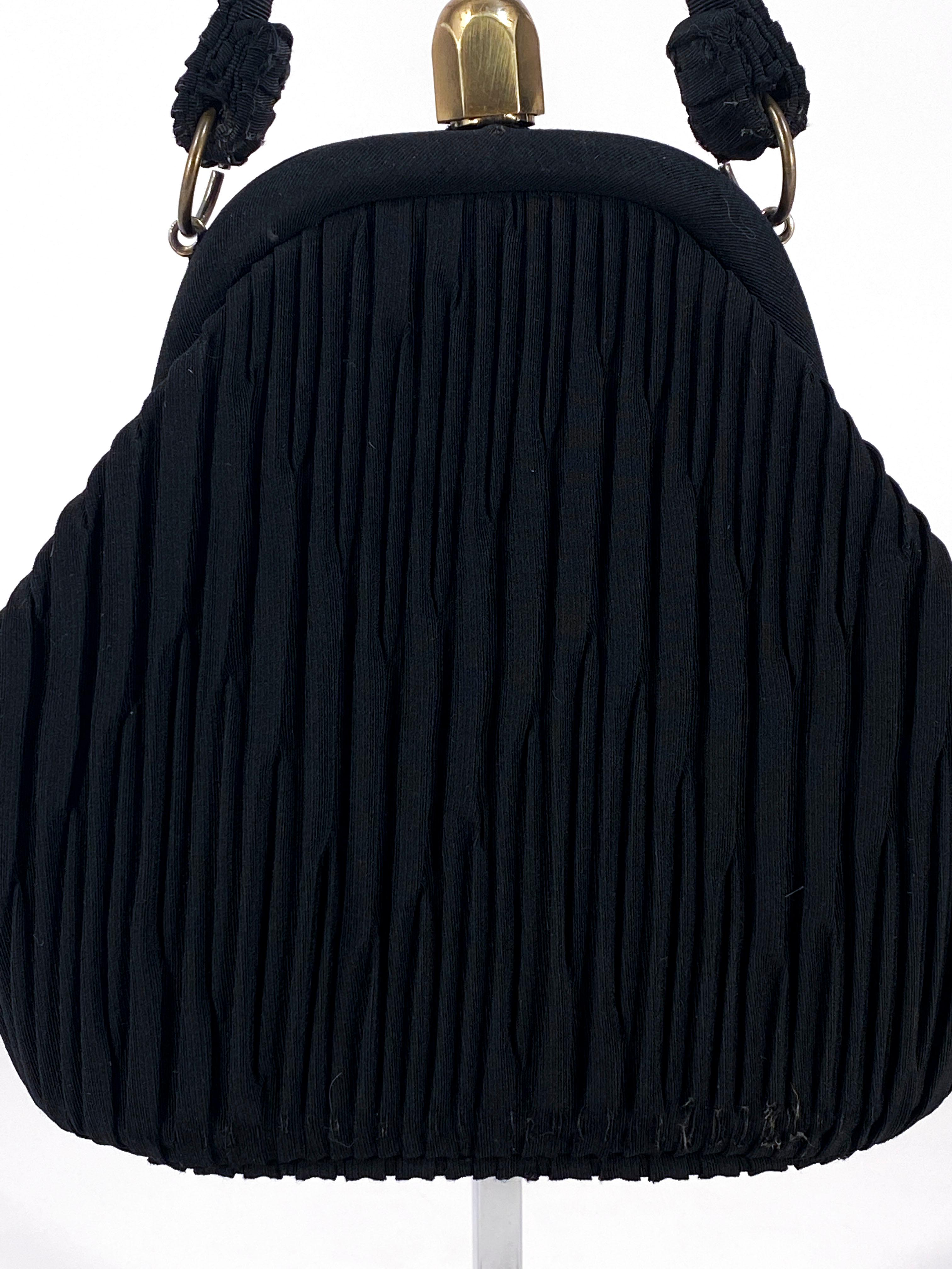 1930er Jahre Schwarz Art Deco Handtasche mit dekorativen Plissee für Damen oder Herren im Angebot