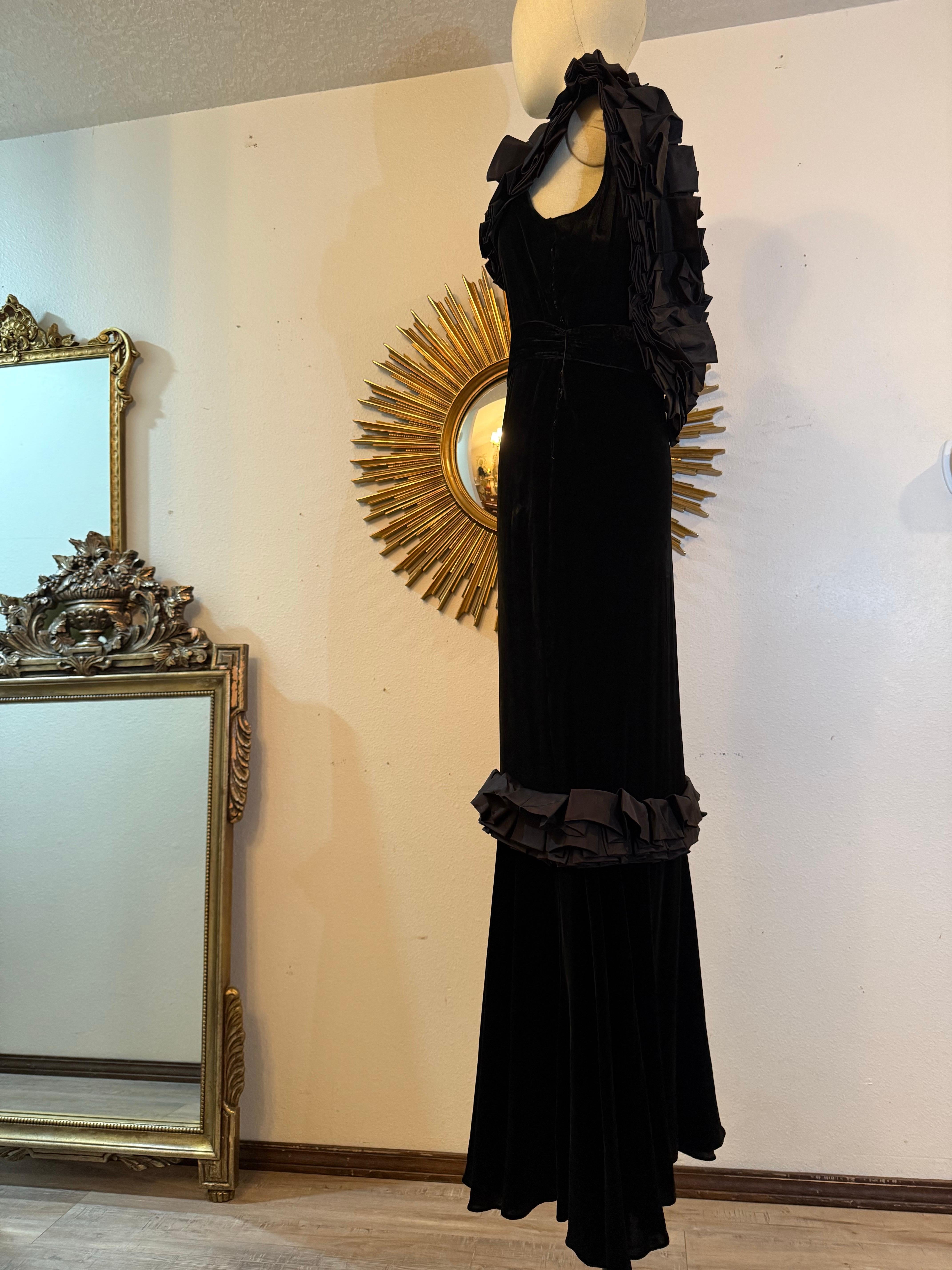 Abito in velluto di seta nero tagliato in sbieco degli anni '30 con scollatura a pieghe e schiena bassa in vendita 5