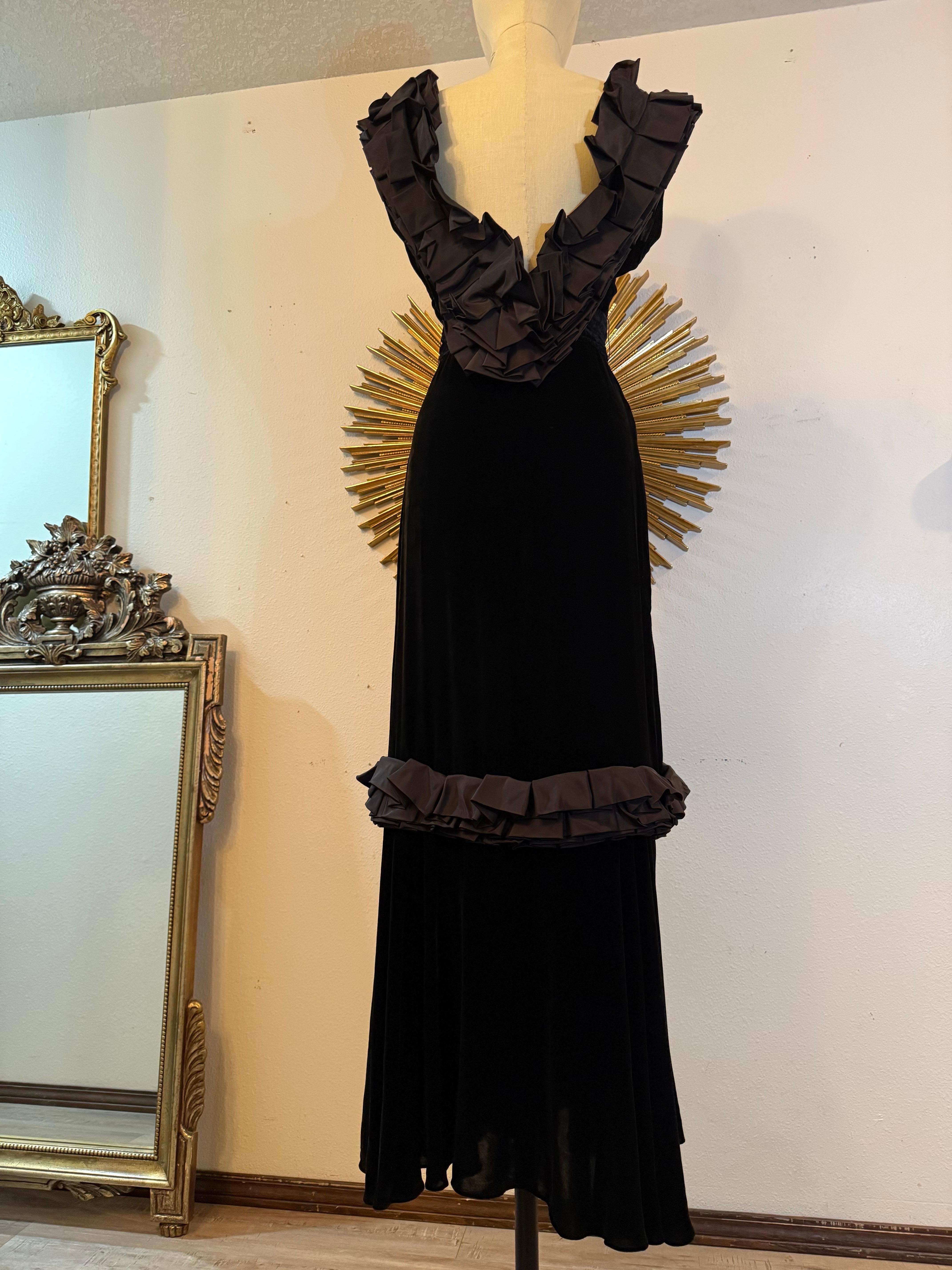 Abito in velluto di seta nero tagliato in sbieco degli anni '30 con scollatura a pieghe e schiena bassa in vendita 6