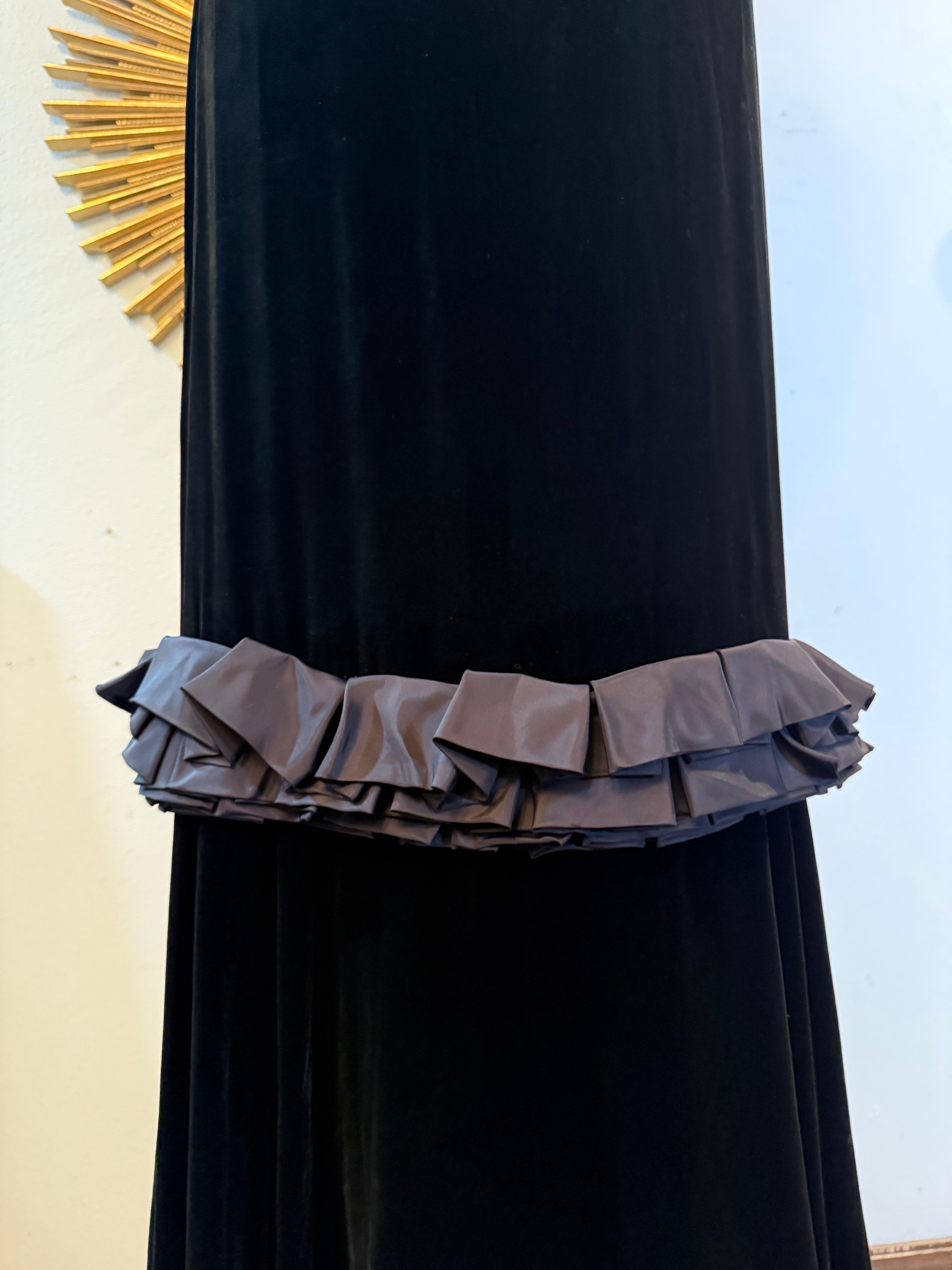 Abito in velluto di seta nero tagliato in sbieco degli anni '30 con scollatura a pieghe e schiena bassa in vendita 8