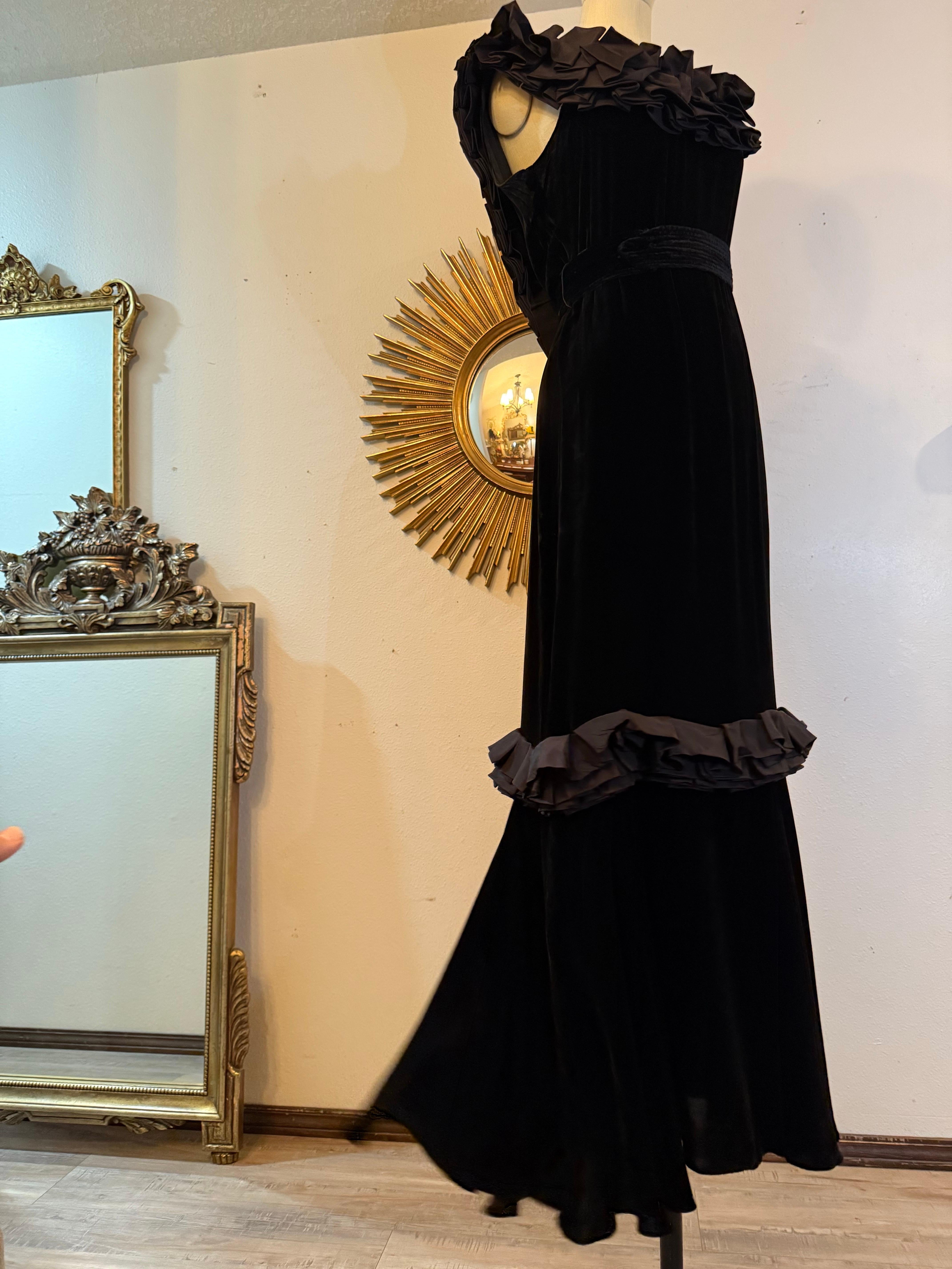 Abito in velluto di seta nero tagliato in sbieco degli anni '30 con scollatura a pieghe e schiena bassa in vendita 11