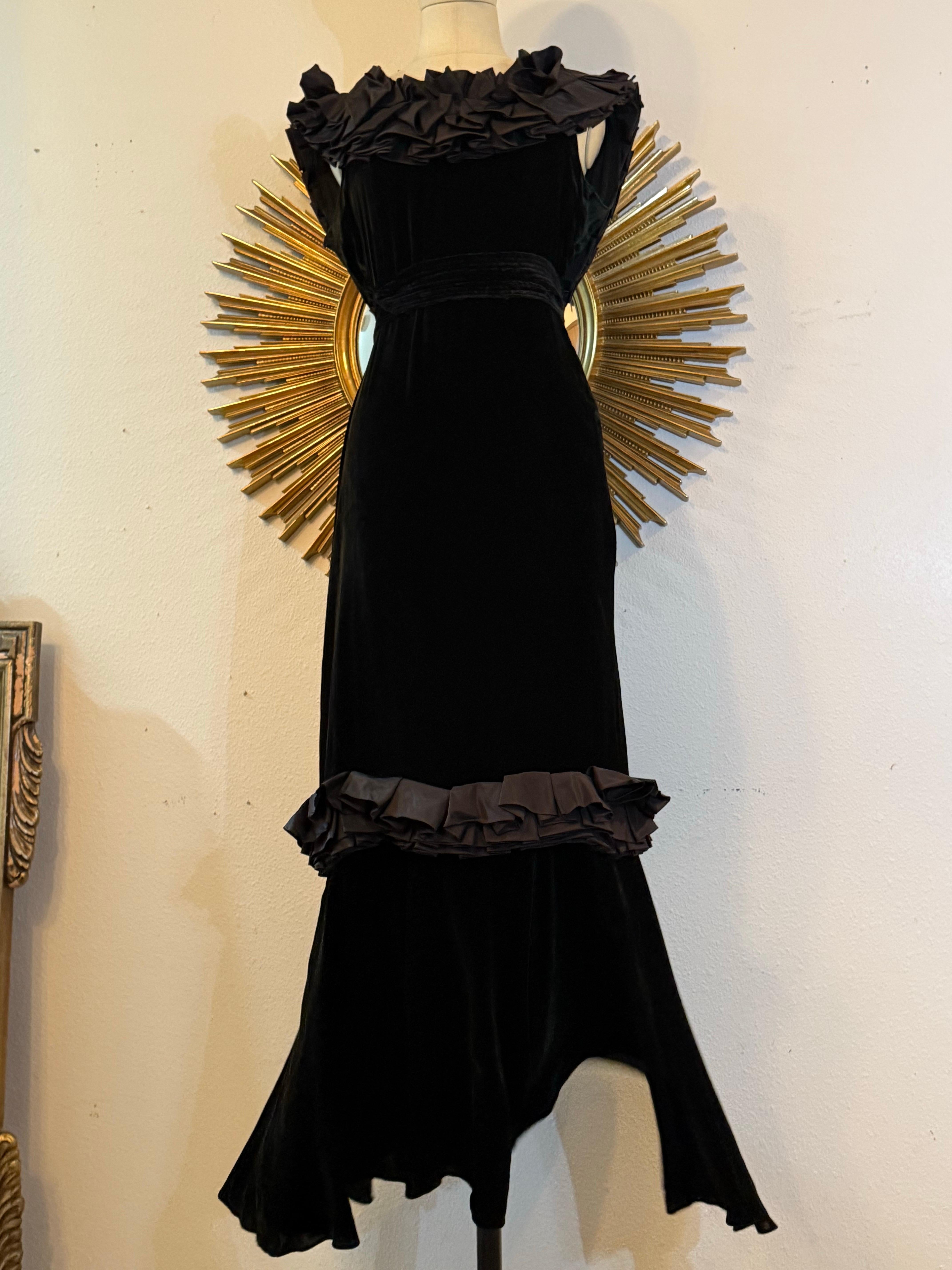 Abito in velluto di seta nero tagliato in sbieco degli anni '30 con scollatura a pieghe e schiena bassa in vendita 2