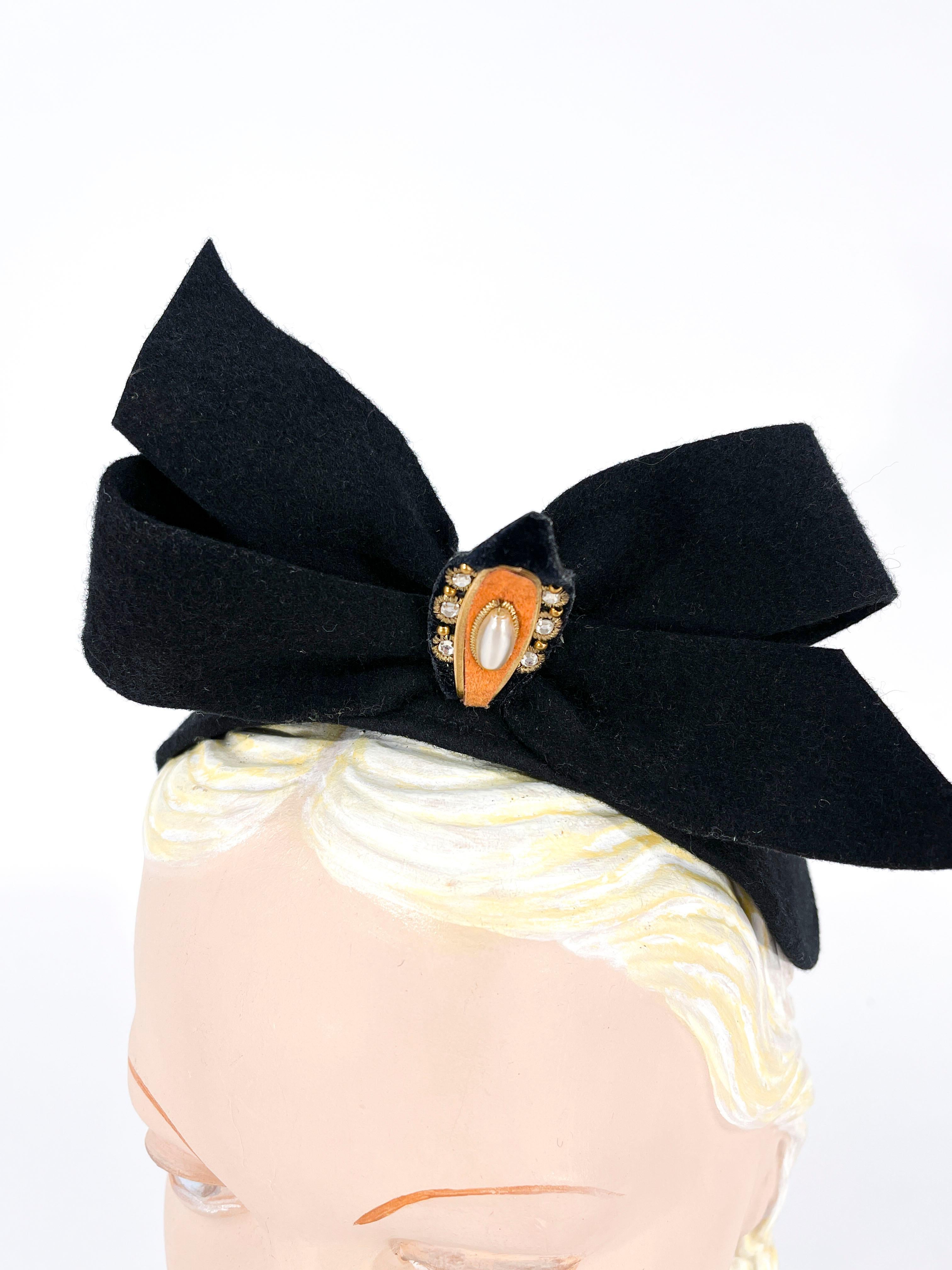 1930s Black Felt Cocktail Hat with Bow In Good Condition In San Francisco, CA