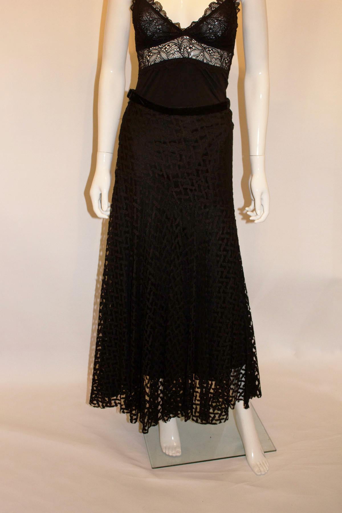 Schwarzer ausgestellter Abendrock aus den 1930er Jahren Damen im Angebot