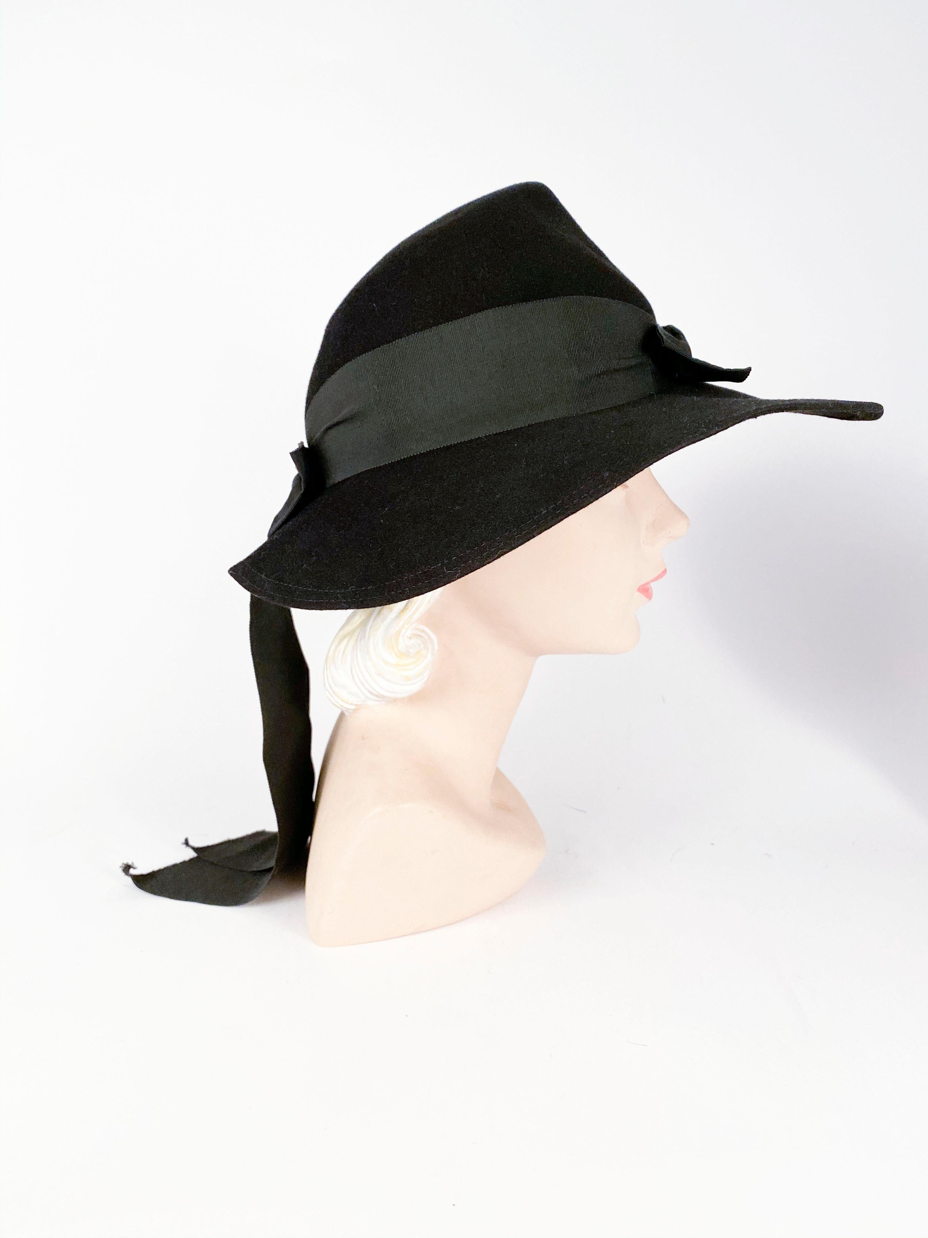 1930s Black Fur Felt Day Hat with Bow Accents In Good Condition In San Francisco, CA