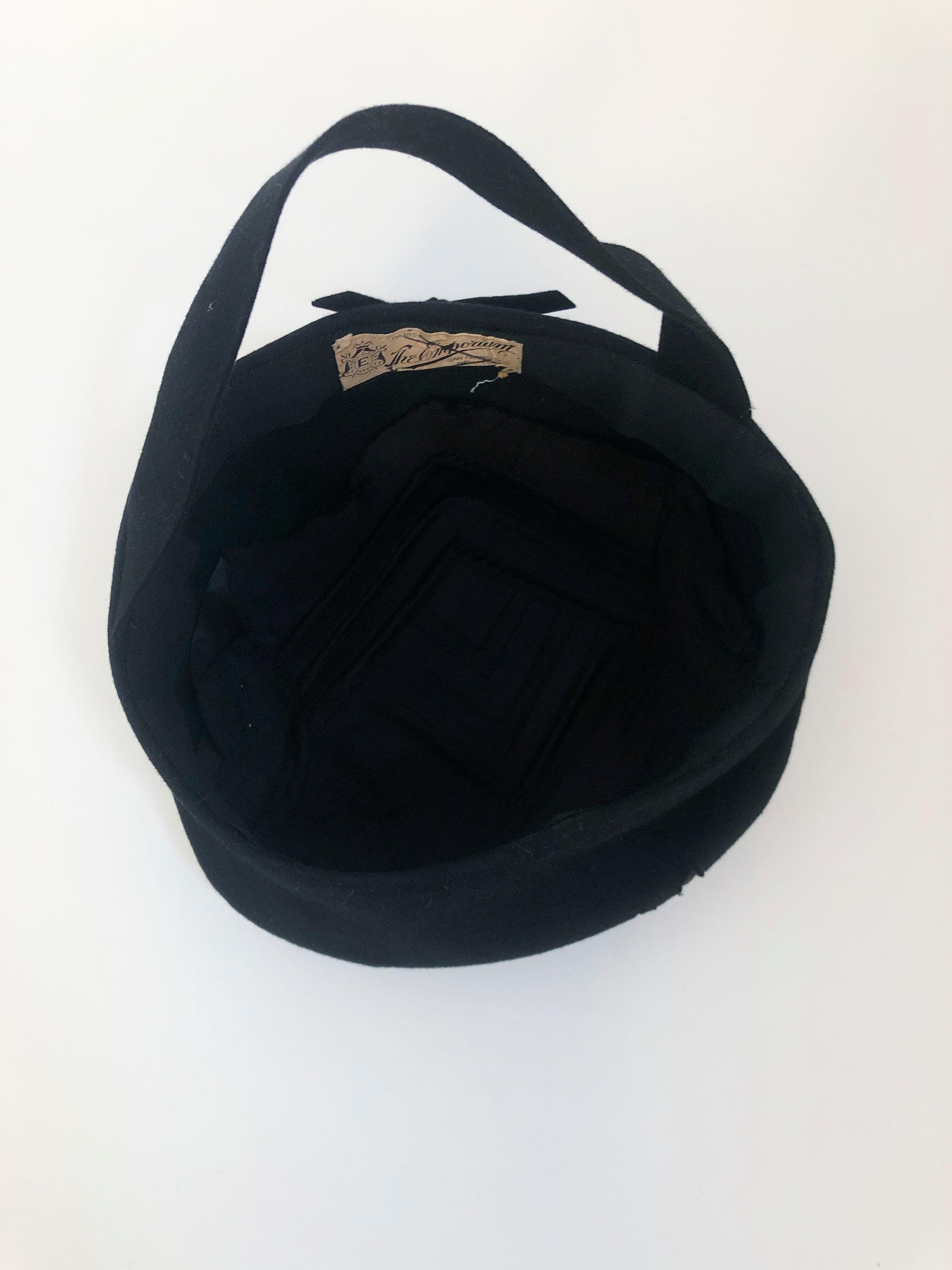 Women's 1930s Black Fur Felt Hat With Deco Cut Accent For Sale