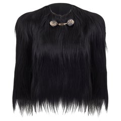 Veste en fourrure noire avec boucle ornementale des années 1930