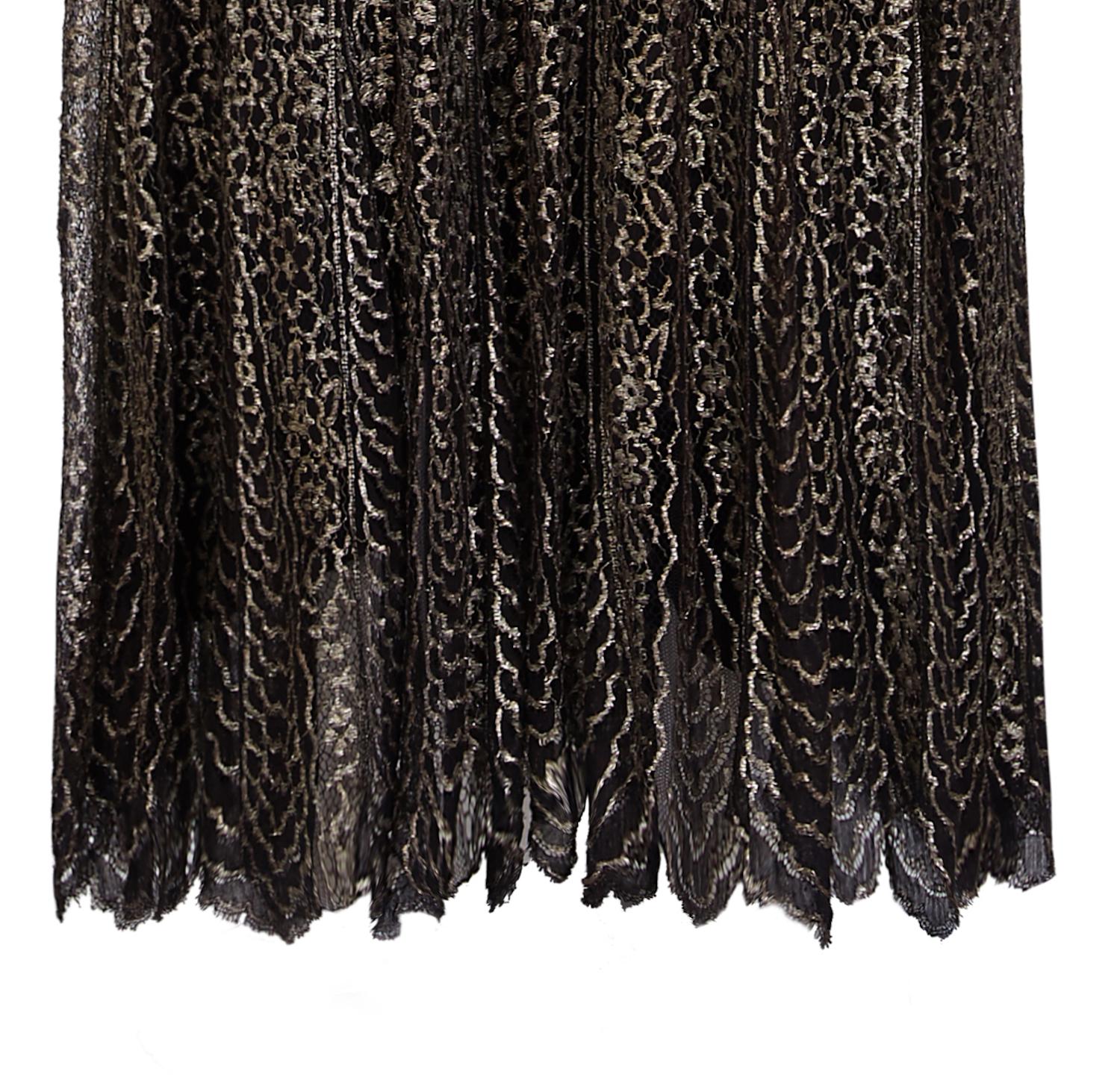 De las mujeres Vestido francés de encaje floral negro y dorado de los años 30 en venta