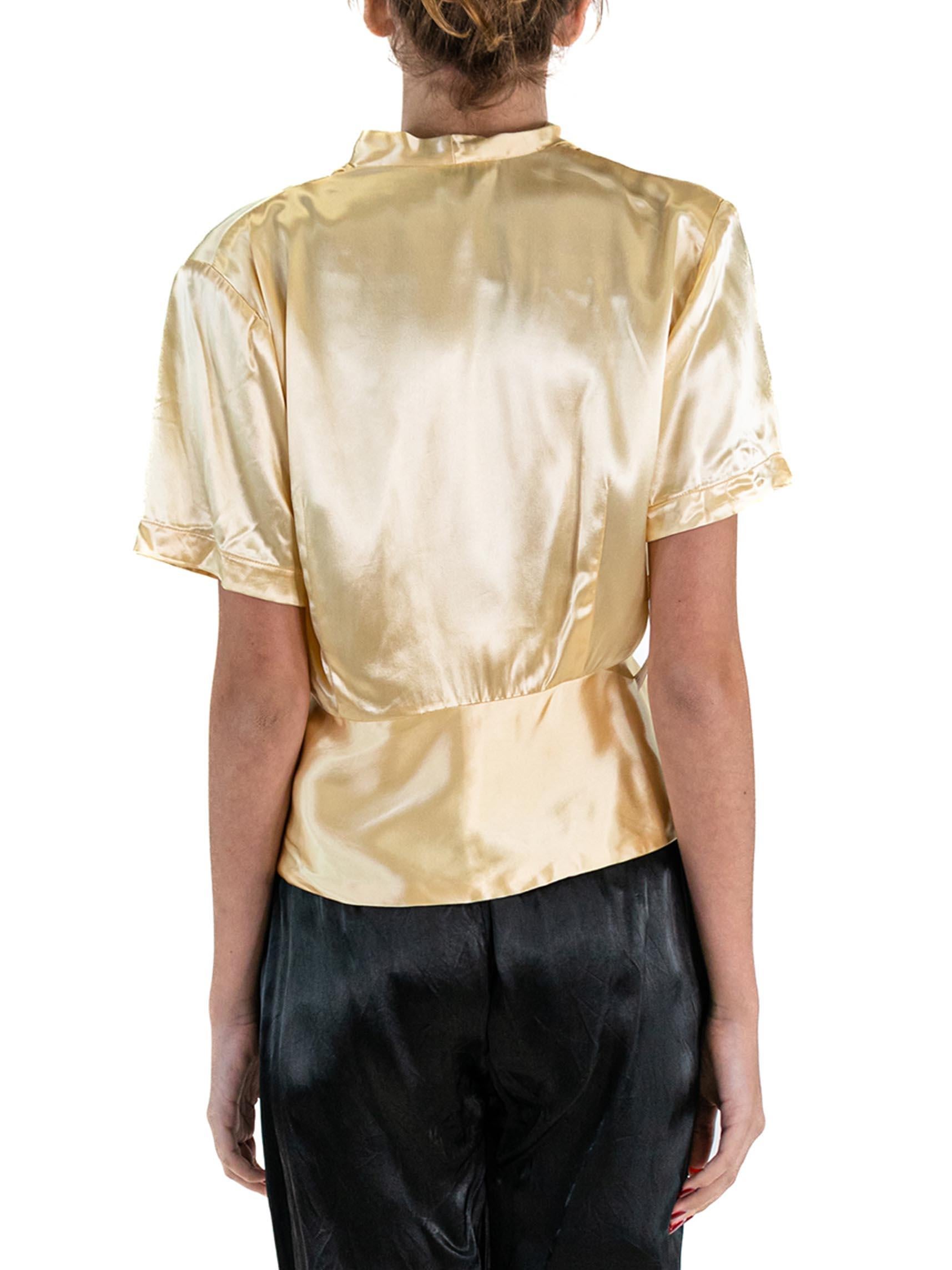 Pyjama de salon 1930S en soie crêpe noir et or, dos en satin jacquard accentué en vente 2