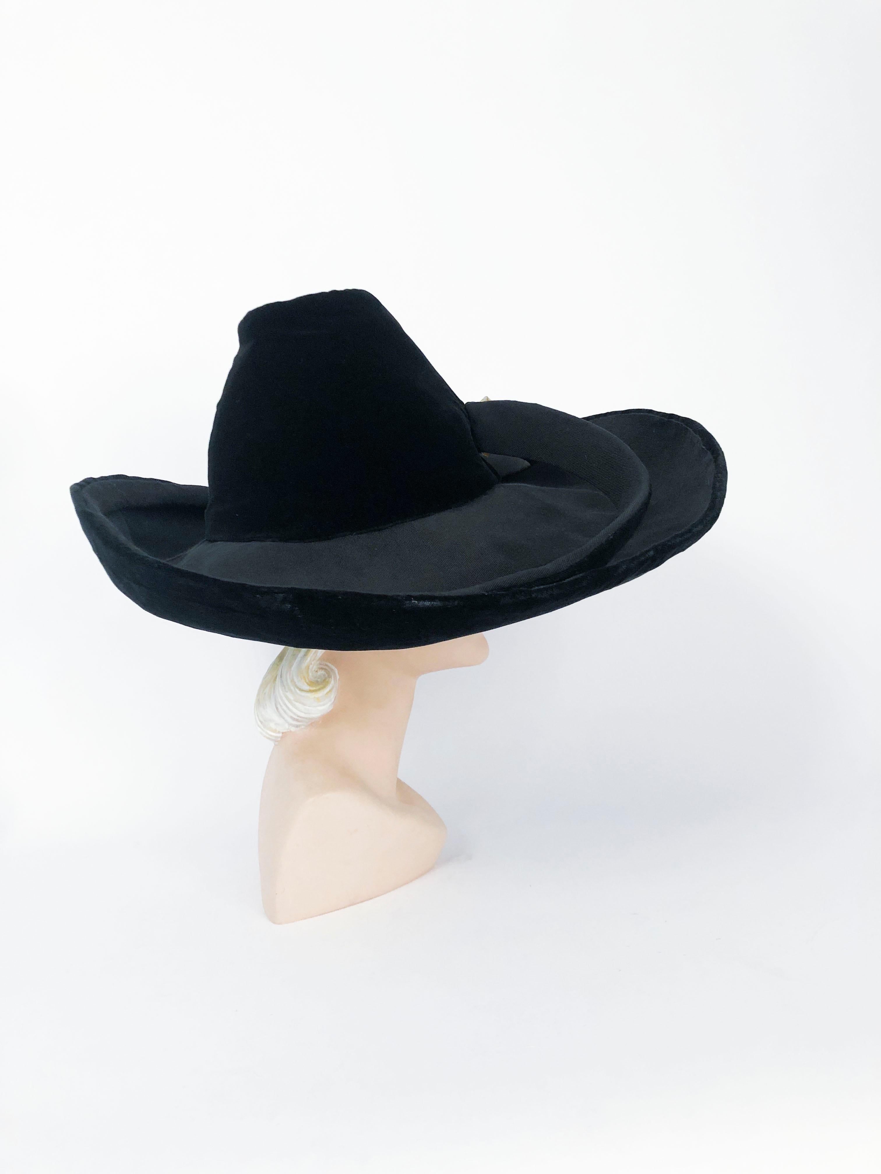 Cappello nero anni '30 con disegno alto In condizioni buone in vendita a San Francisco, CA