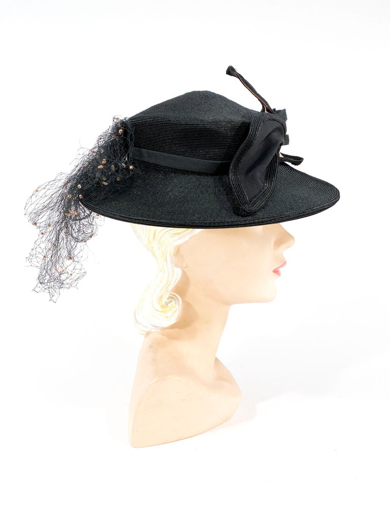 1930s Black Raffia Perch Hat with Art Deco Bow In Good Condition For Sale In San Francisco, CA