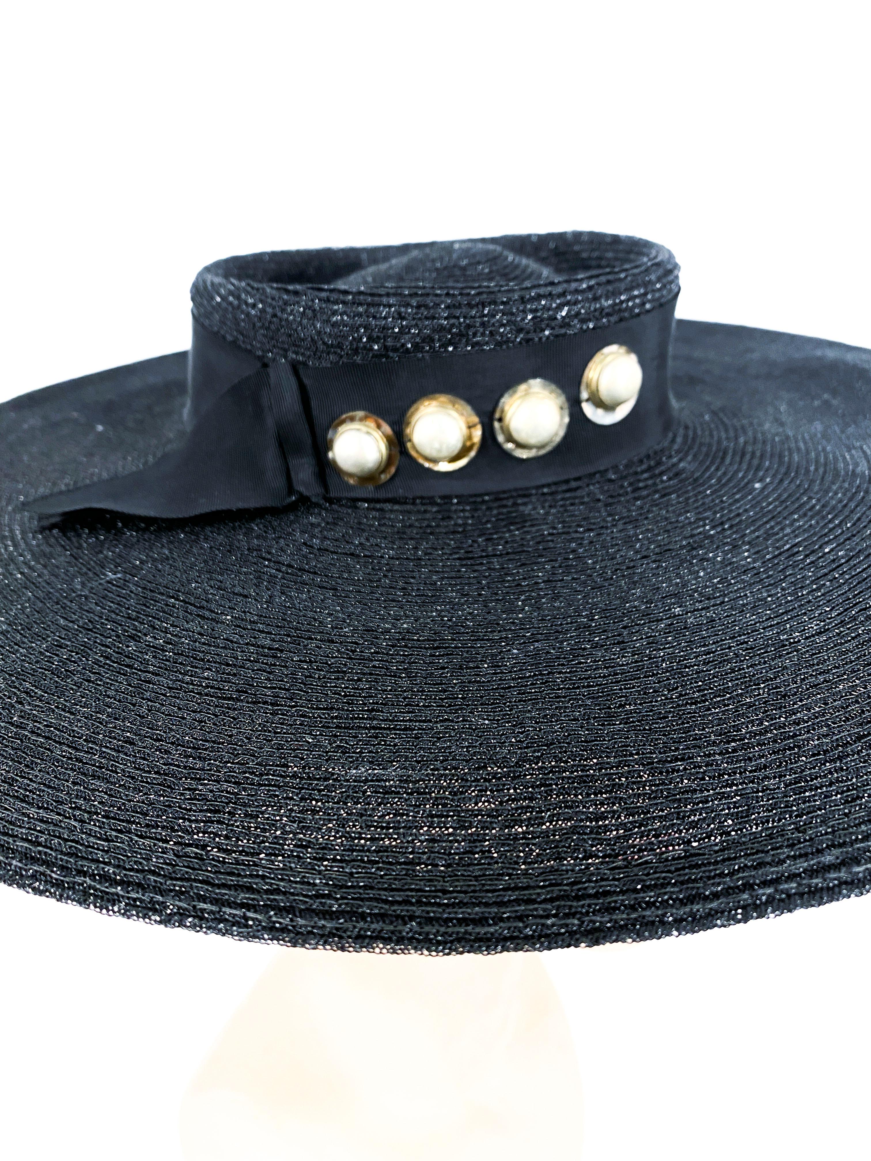 1930er Jahre Schwarzer Untertassenhut mit verziertem Hutband für Damen oder Herren