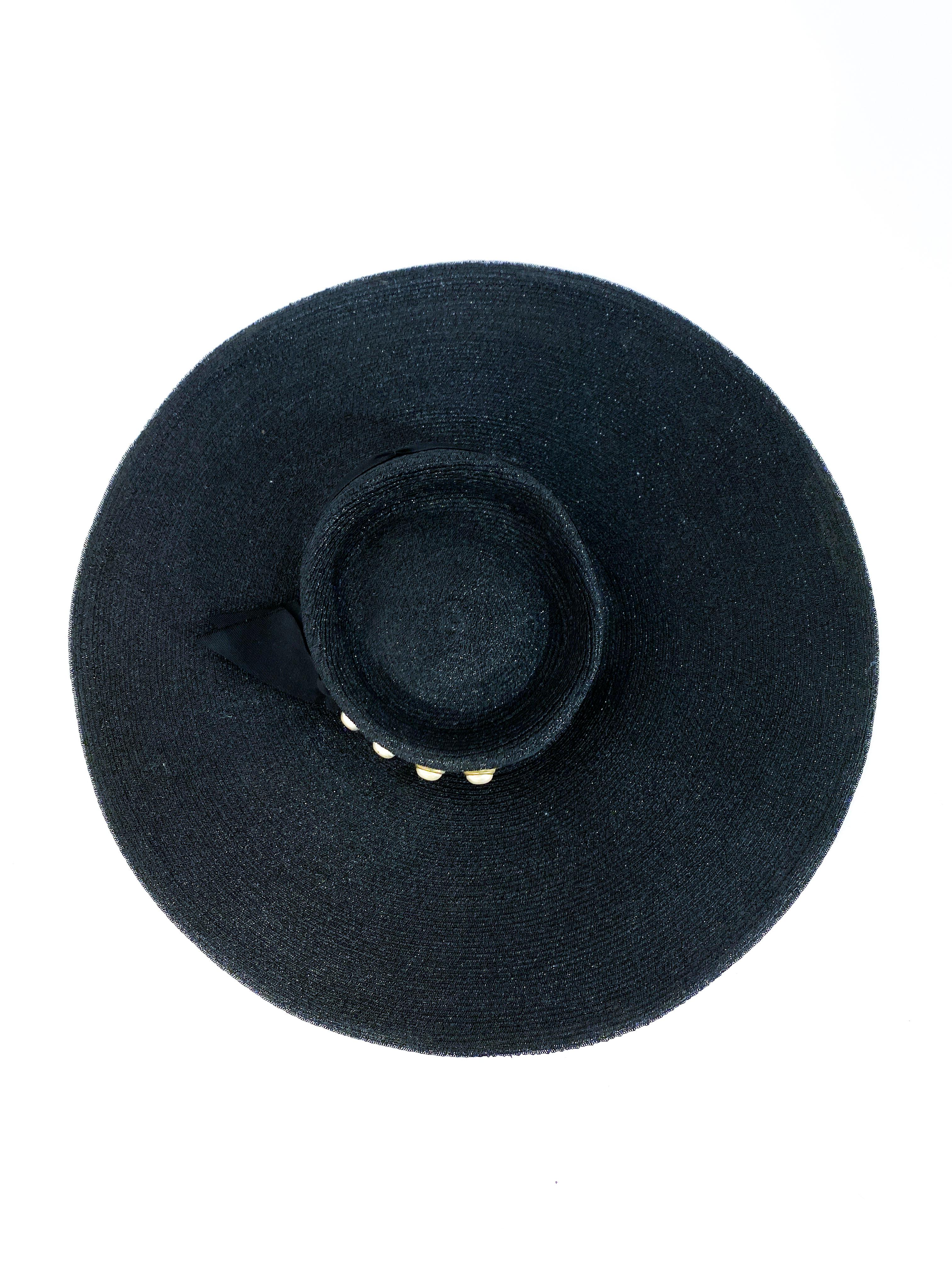 Chapeau soucoupe noir des années 1930 avec bandeau décoré Unisexe en vente