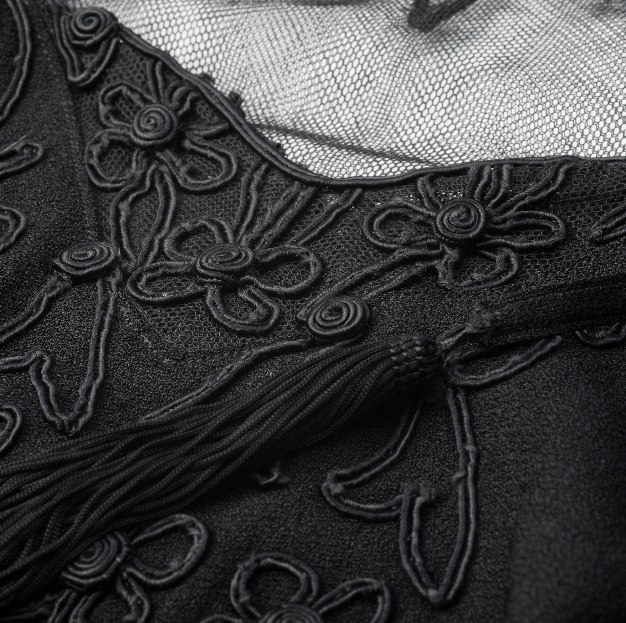1930s Black Silk Crepe and Net Evening Dress With Floral Appliqué Embellishment In Excellent Condition For Sale In London, GB