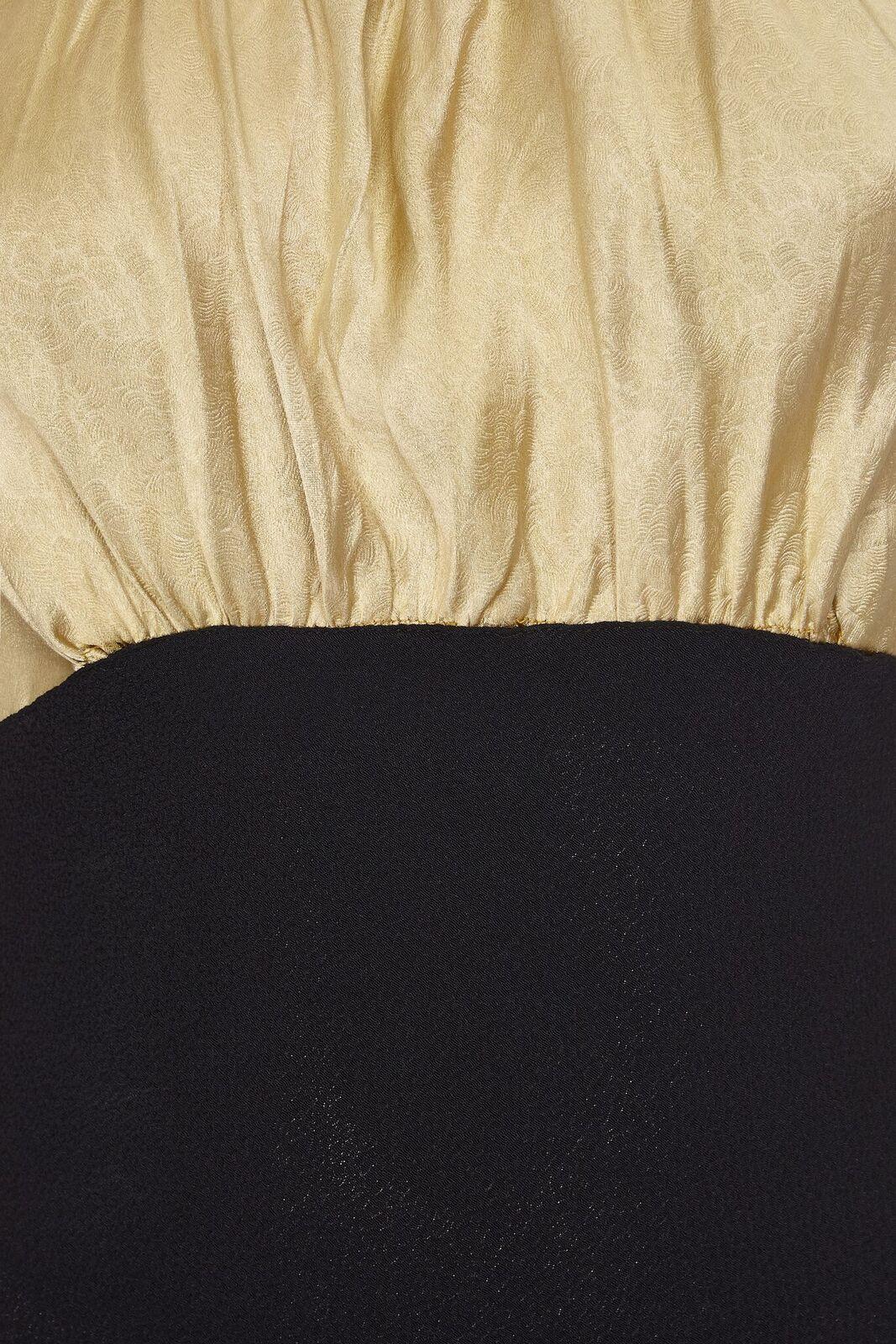 Robe en soie noire avec corsage en or gaufré des années 1930 en vente 1