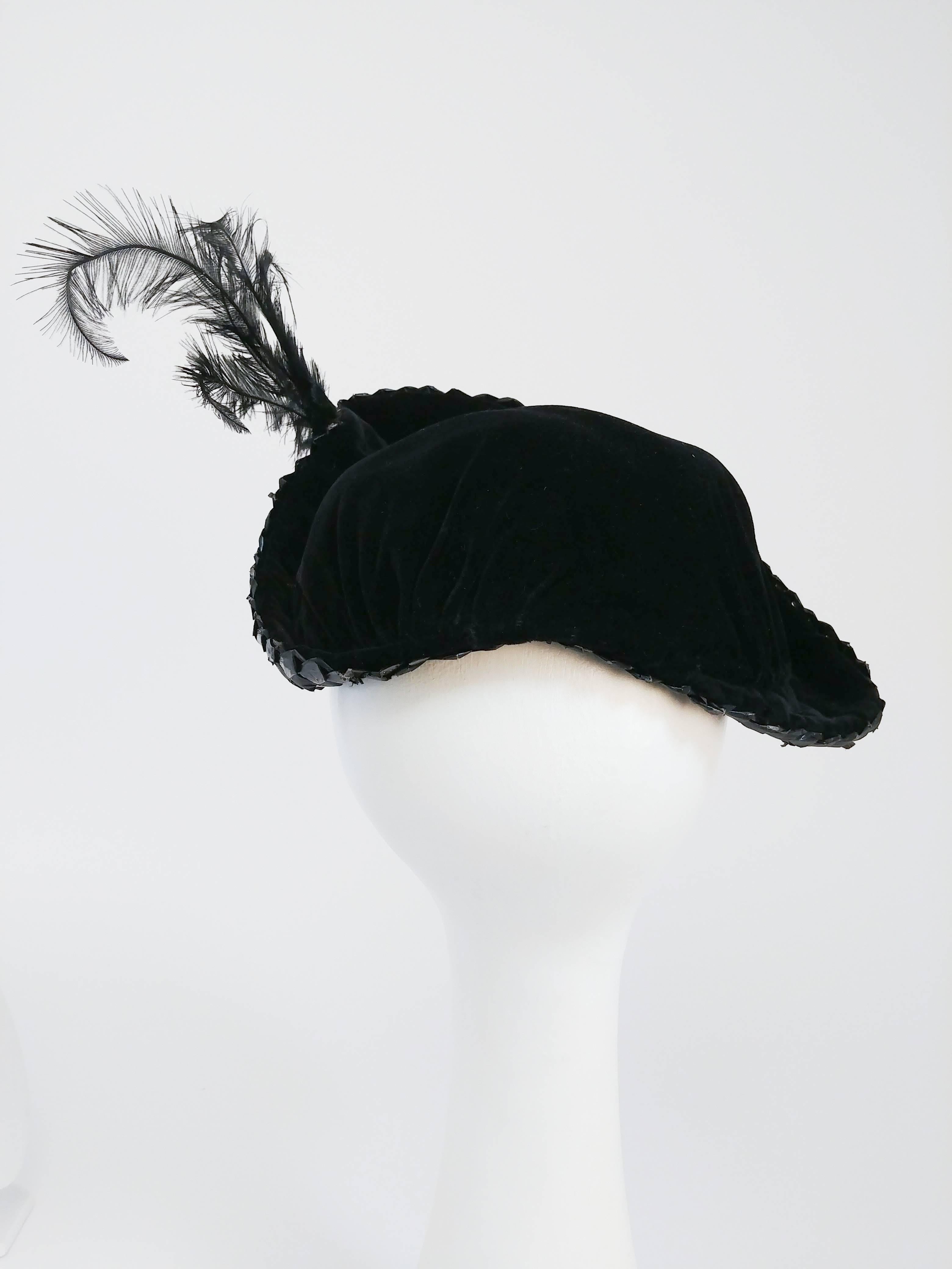 1930's Black Silk Velvet and Raffia Hat For Sale 3