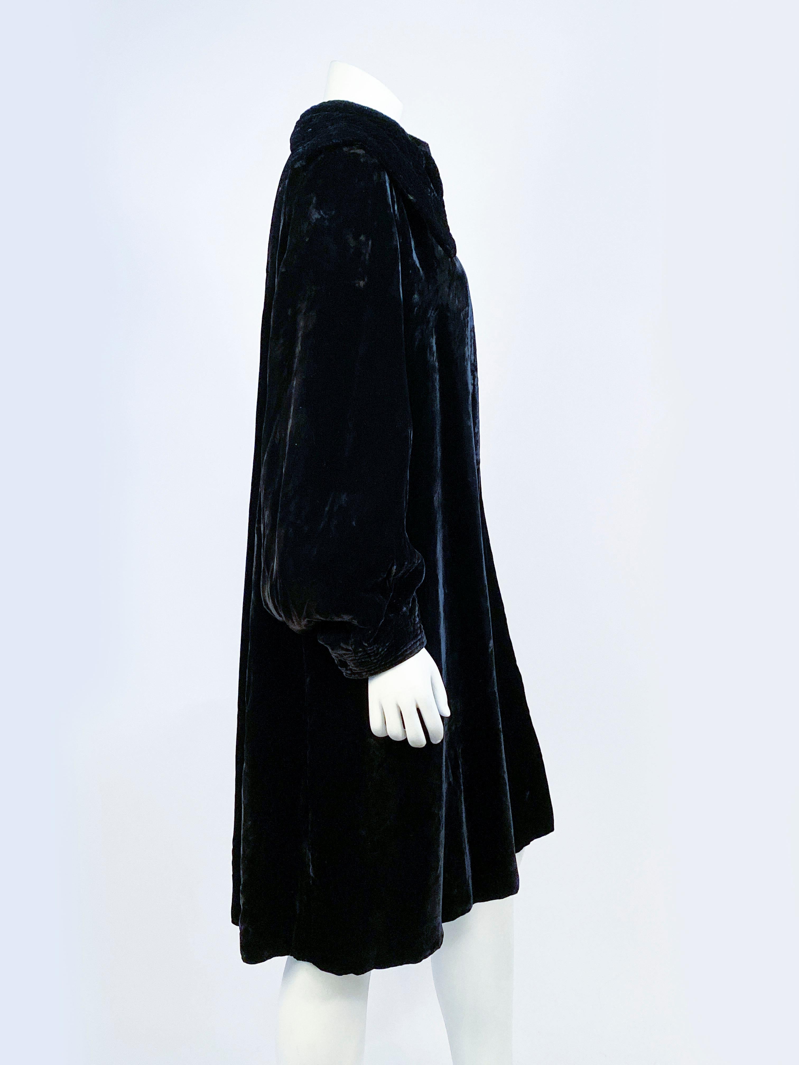 1930s Black Silk Velvet Coat with Large Collar In Good Condition For Sale In San Francisco, CA