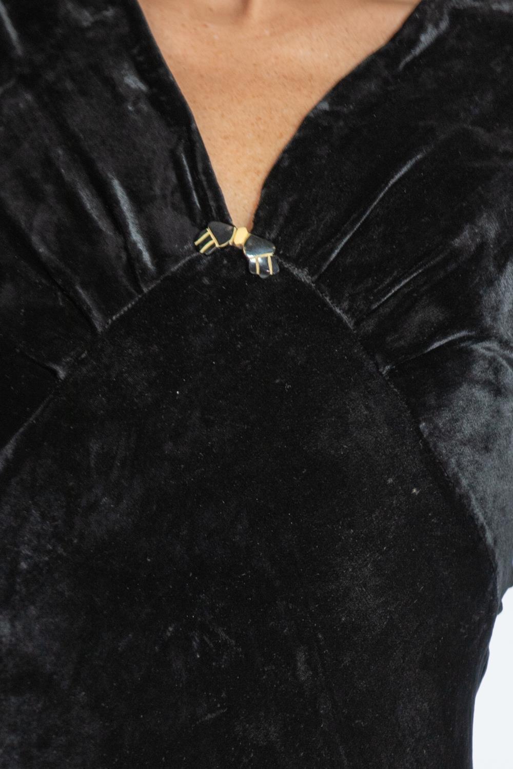 1930S Black Silk Velvet Gown With Art Deco Detail For Sale 4