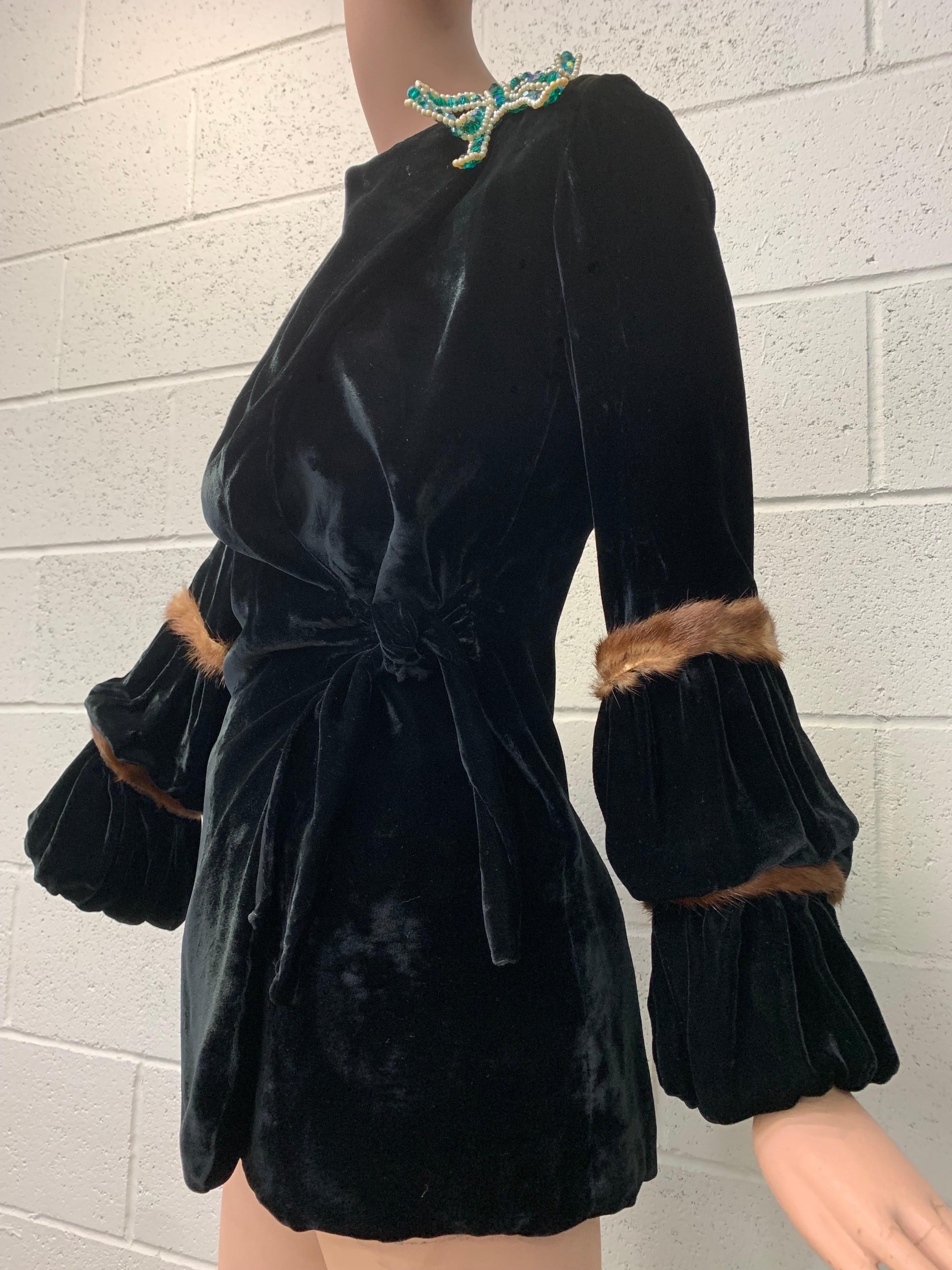 1930s Black Silk Velvet Wrap Jacket w Lantern Sleeves Trimmed in Mink w Brooch  For Sale 6